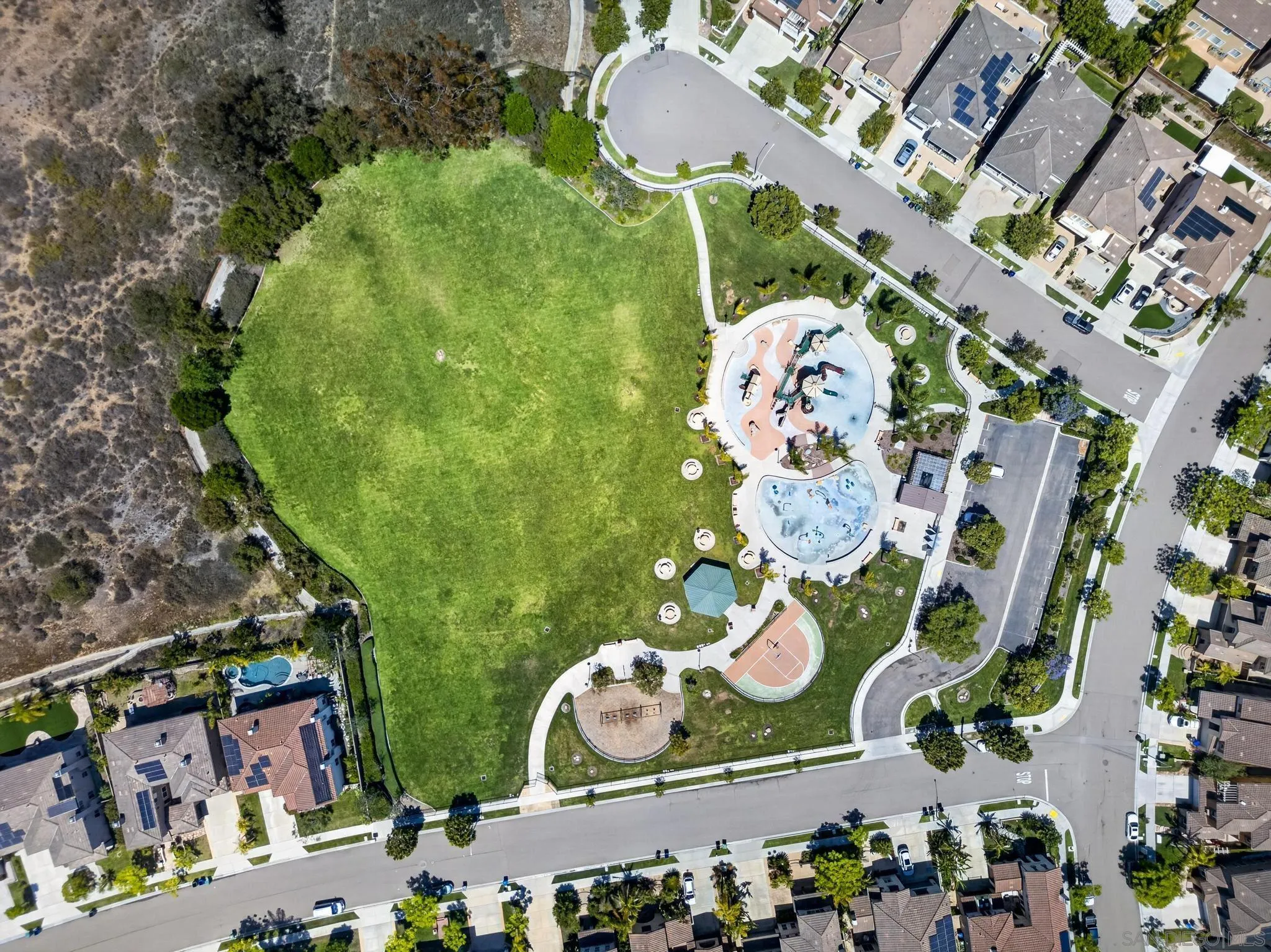https://cdn.realtyfeed.com/cdn/127/260011207/54dcd8a6ad02027ce39c71642e906fa7.webp