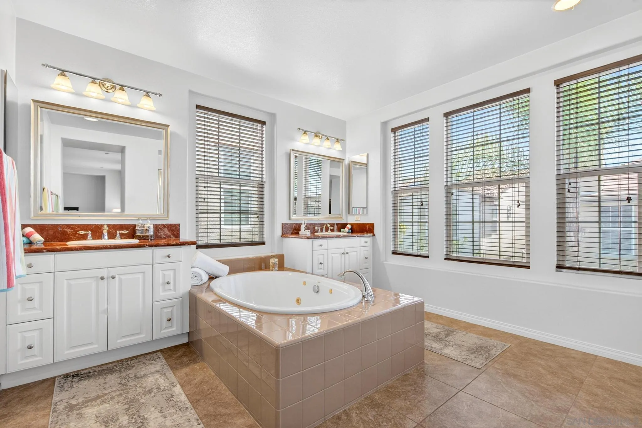 https://cdn.realtyfeed.com/cdn/127/260011207/843bdd715196628f0c502698cfa1ba0f.webp