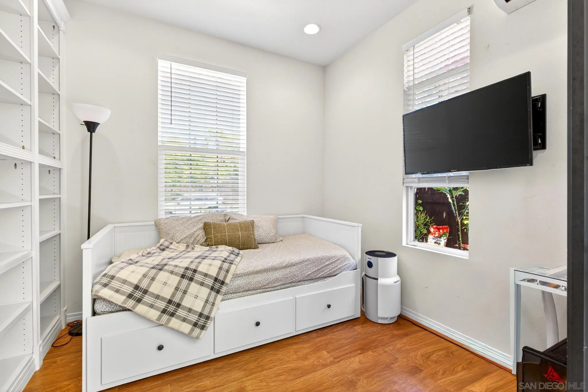 https://cdn.realtyfeed.com/cdn/127/260011207/92a39d13cc94b8b005907bac73b87d64.webp