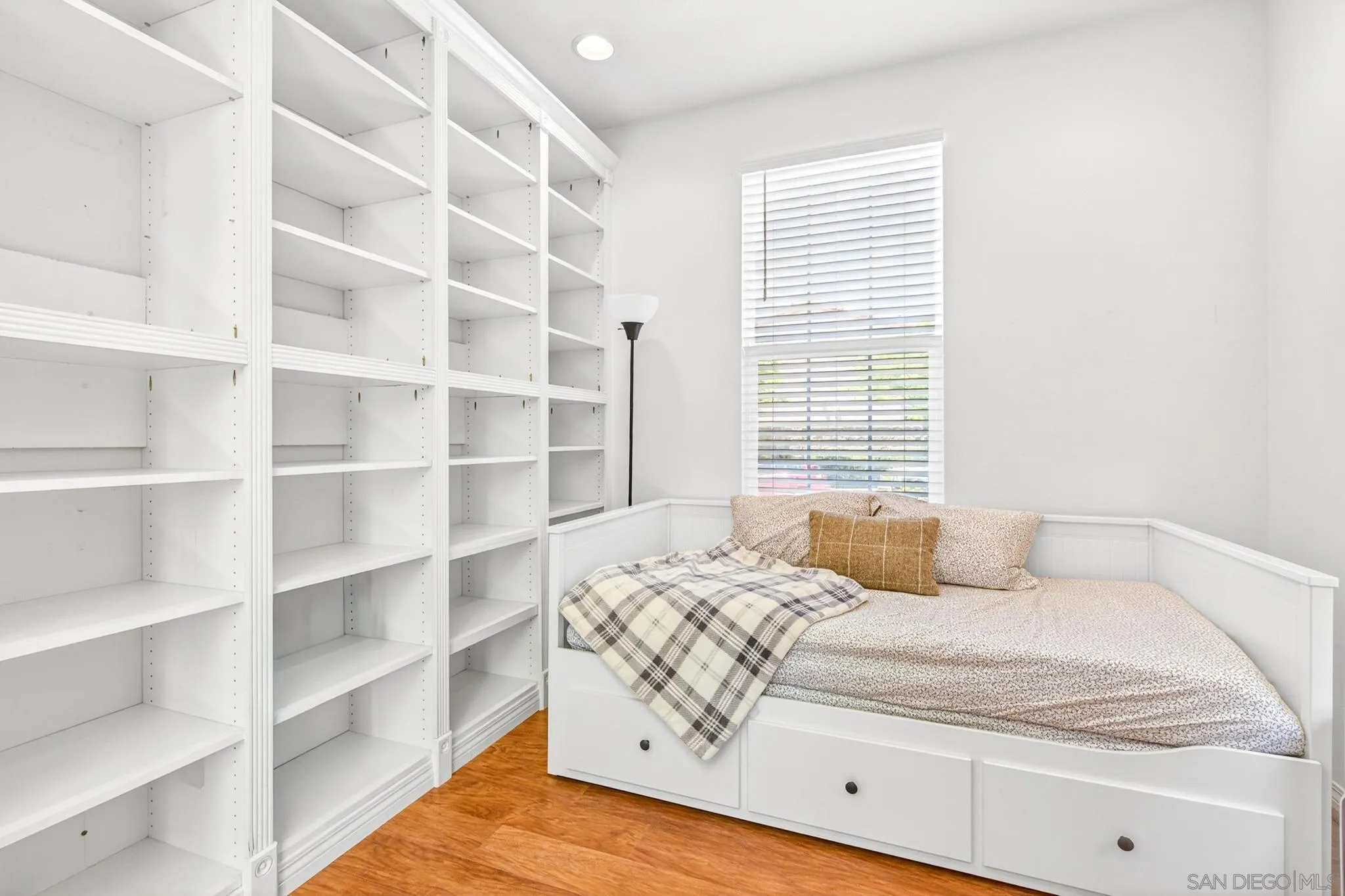 https://cdn.realtyfeed.com/cdn/127/260011207/c94d4e6e6910a1154fab1be3afb28fd6.webp