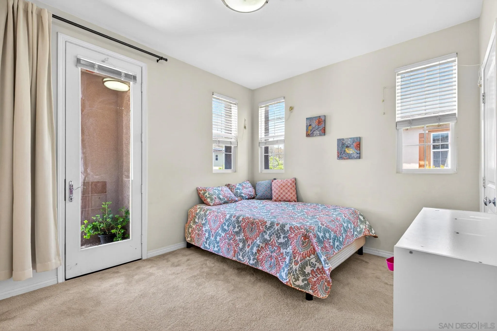 https://cdn.realtyfeed.com/cdn/127/260011207/ccd75b2dbe27333b6fc07643d92192e0.webp