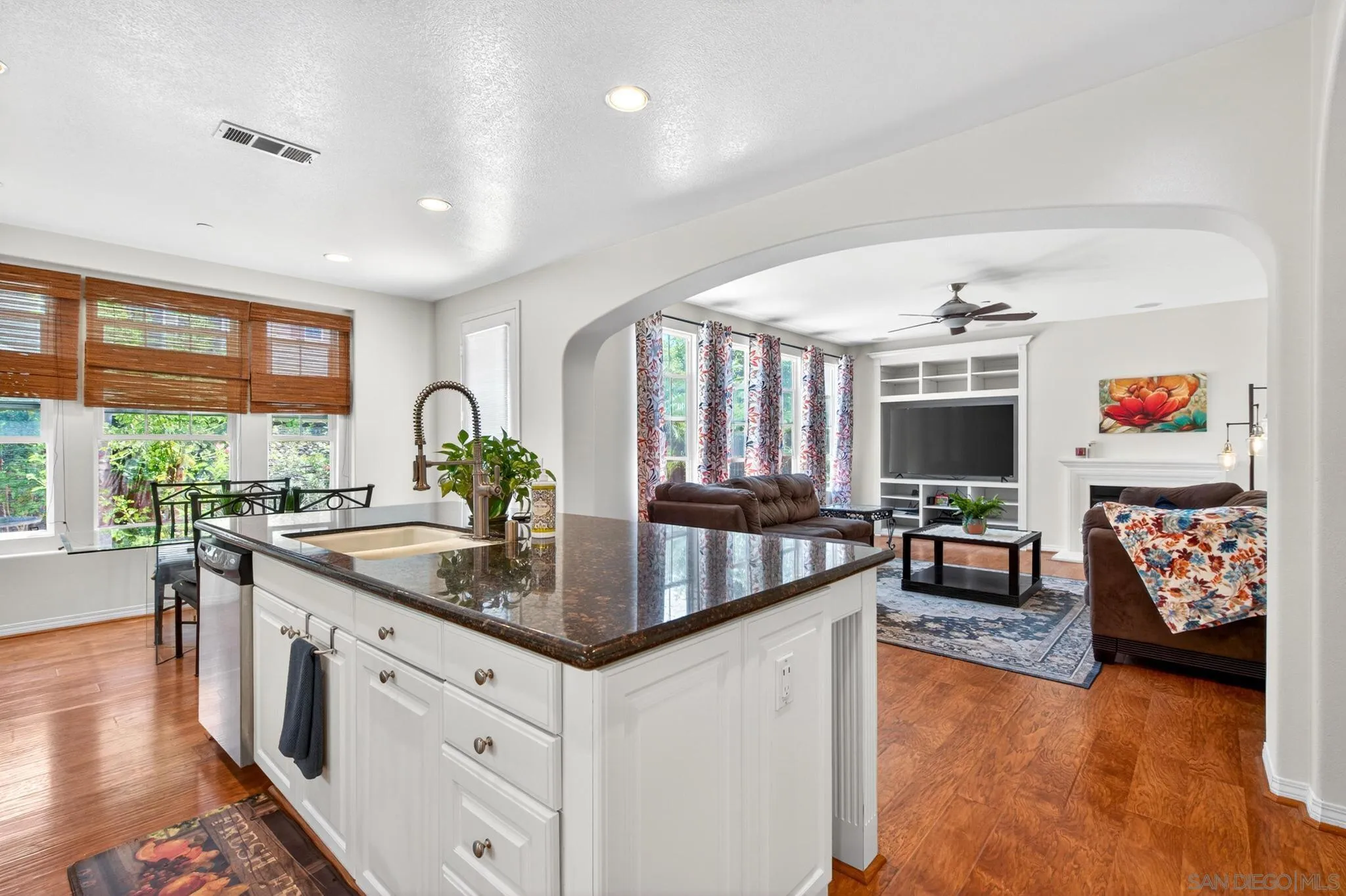 https://cdn.realtyfeed.com/cdn/127/260011207/dbe9d749173e530ec6bf8309fb1bd339.webp