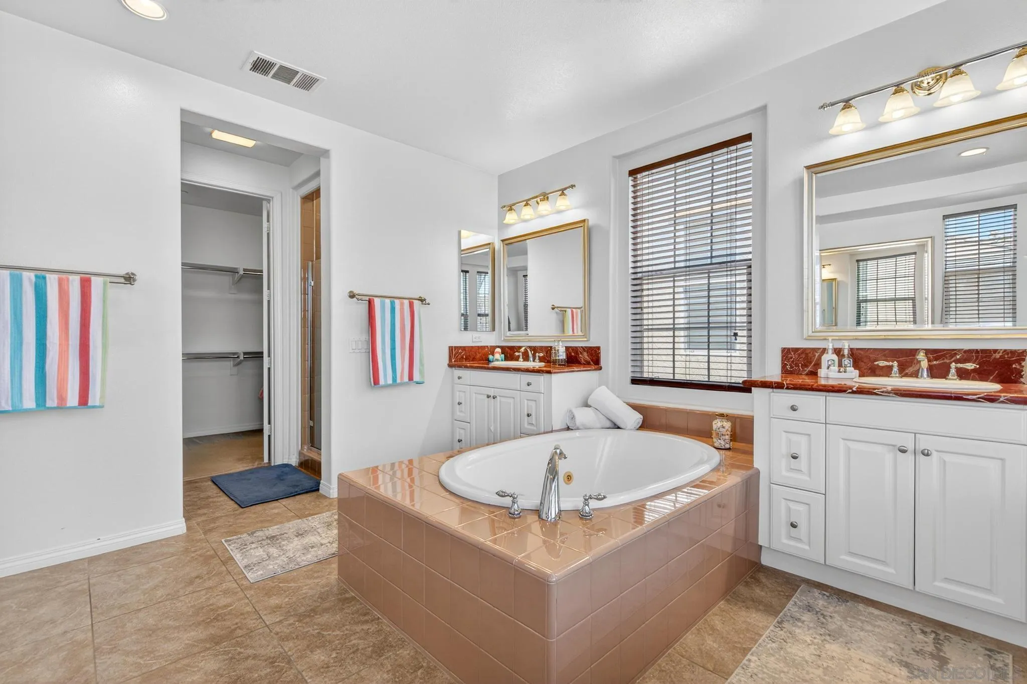 https://cdn.realtyfeed.com/cdn/127/260011207/fc8c51ada0a8f6bbfc81192bc28d5db9.webp