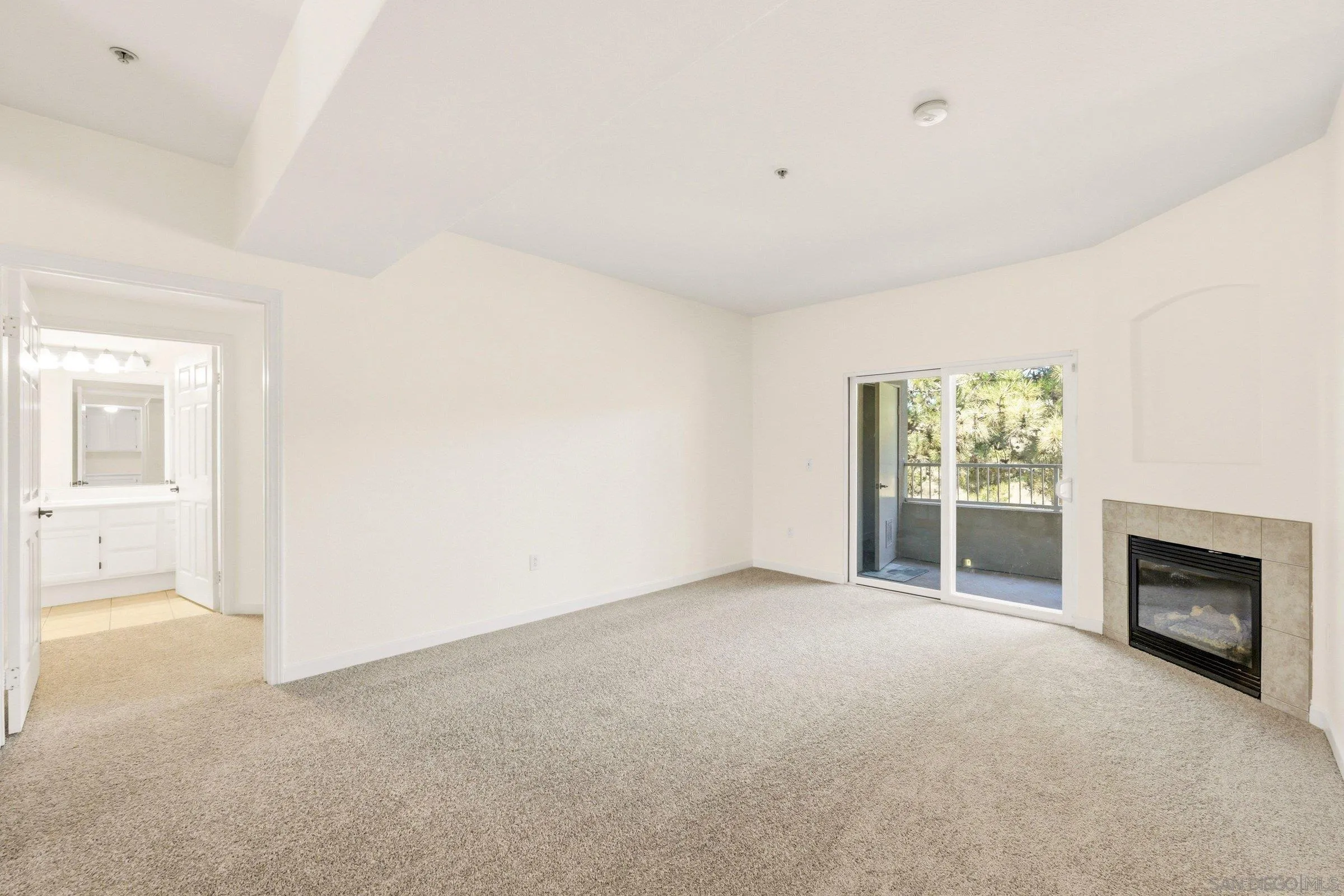 https://cdn.realtyfeed.com/cdn/127/260011208/19fa09ca788748dc33b4bdc54190c33a.webp