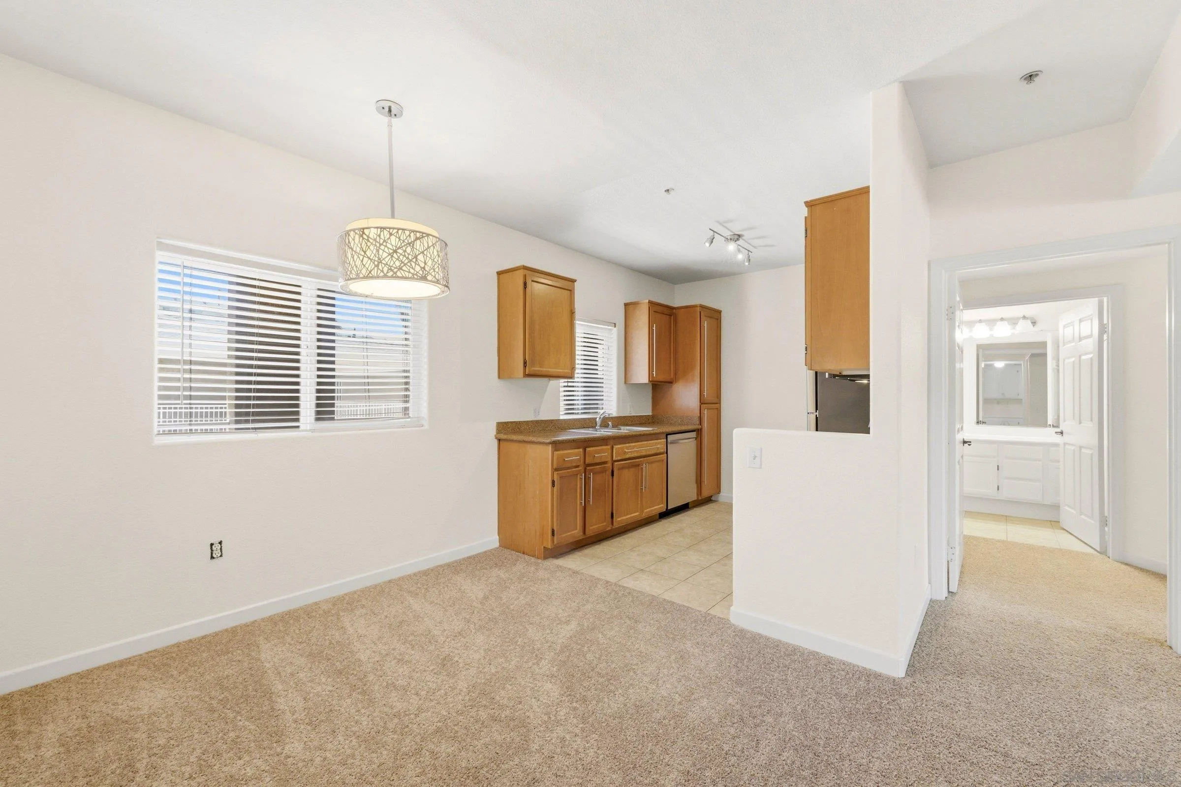 https://cdn.realtyfeed.com/cdn/127/260011208/43d7d3e76d9a0c20ec29941b8b5eb25b.webp