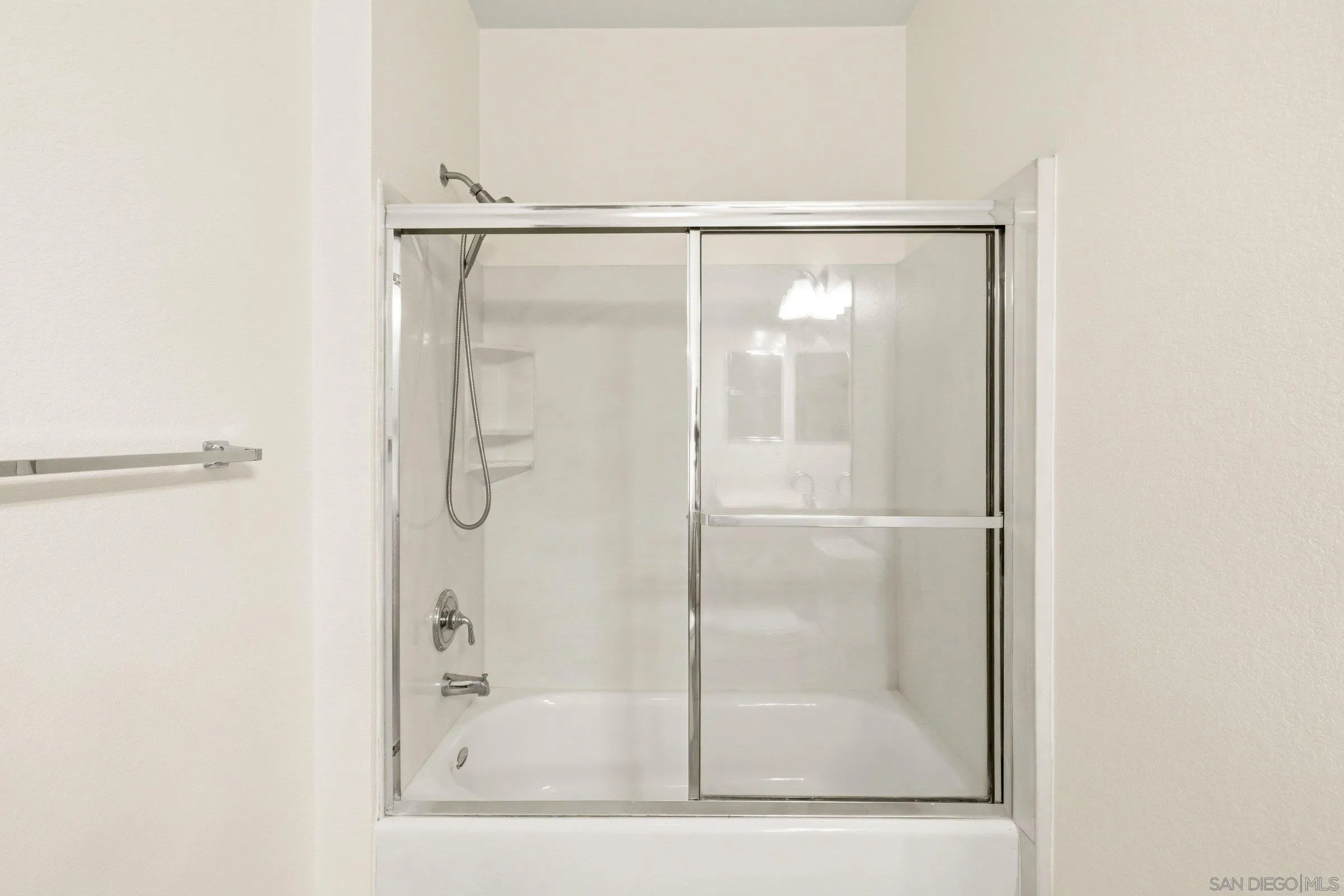 https://cdn.realtyfeed.com/cdn/127/260011208/94e4346daf9c37df050fcd597ef7f031.webp