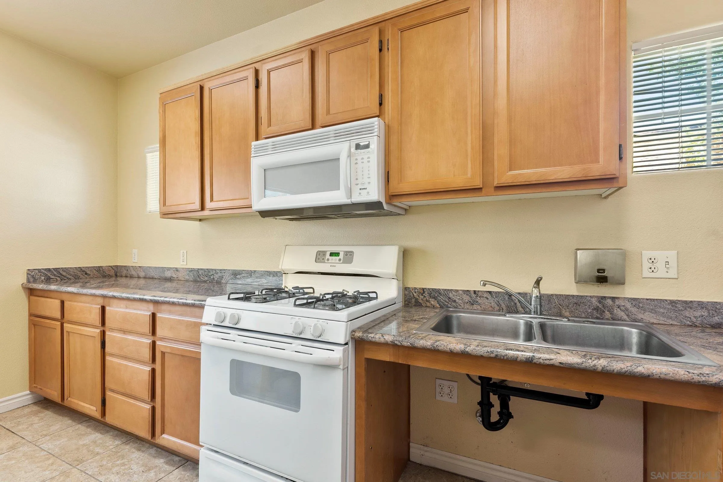 https://cdn.realtyfeed.com/cdn/127/260011208/994d024bf69f0a98acb9a407ce8da9f5.webp