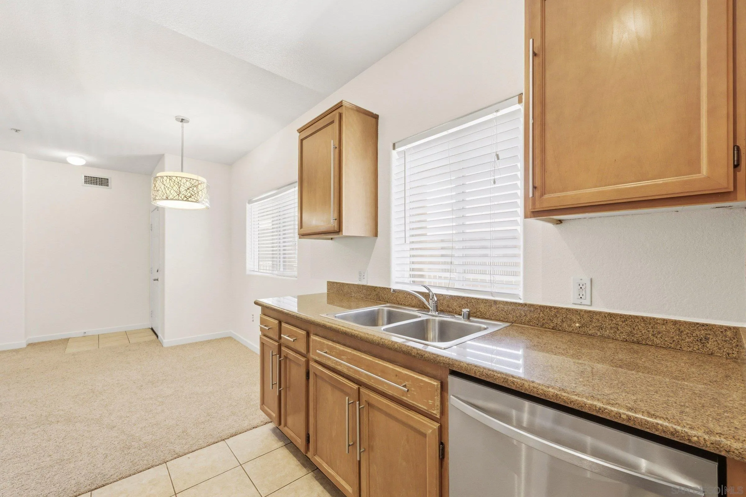 https://cdn.realtyfeed.com/cdn/127/260011208/a857c4285eca92546ca2c01d60dc7d65.webp