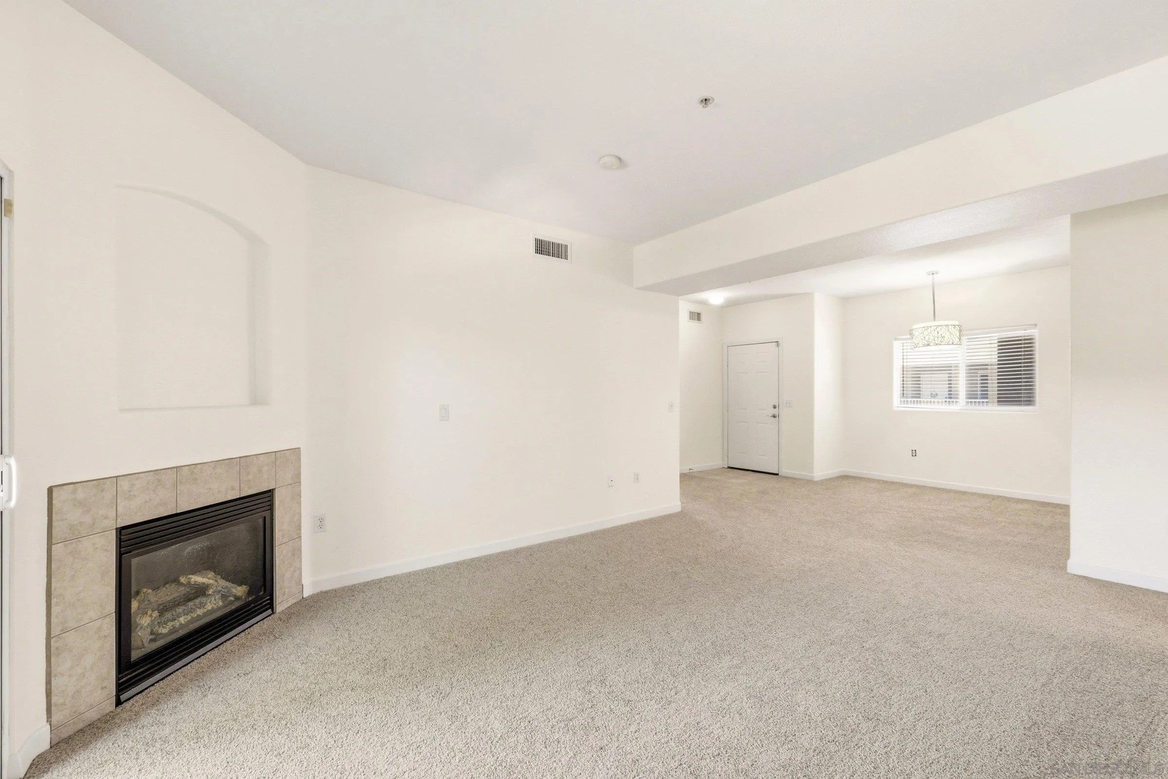 https://cdn.realtyfeed.com/cdn/127/260011208/ad94edf191803e73757b3e63421187b7.webp