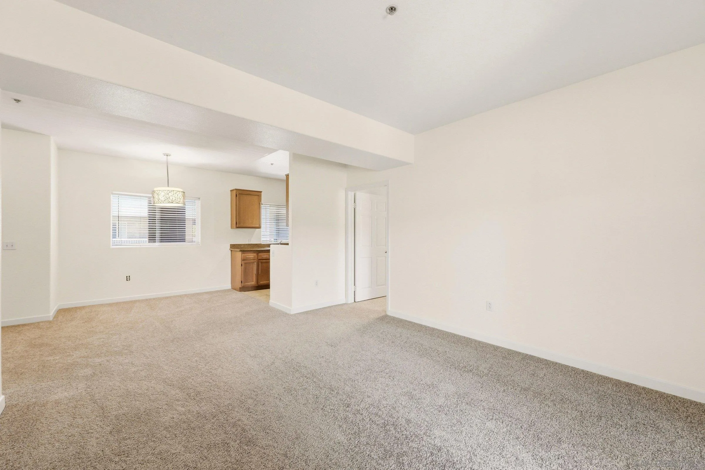 https://cdn.realtyfeed.com/cdn/127/260011208/efe8790a652f0b94371a4f93cb6570fc.webp