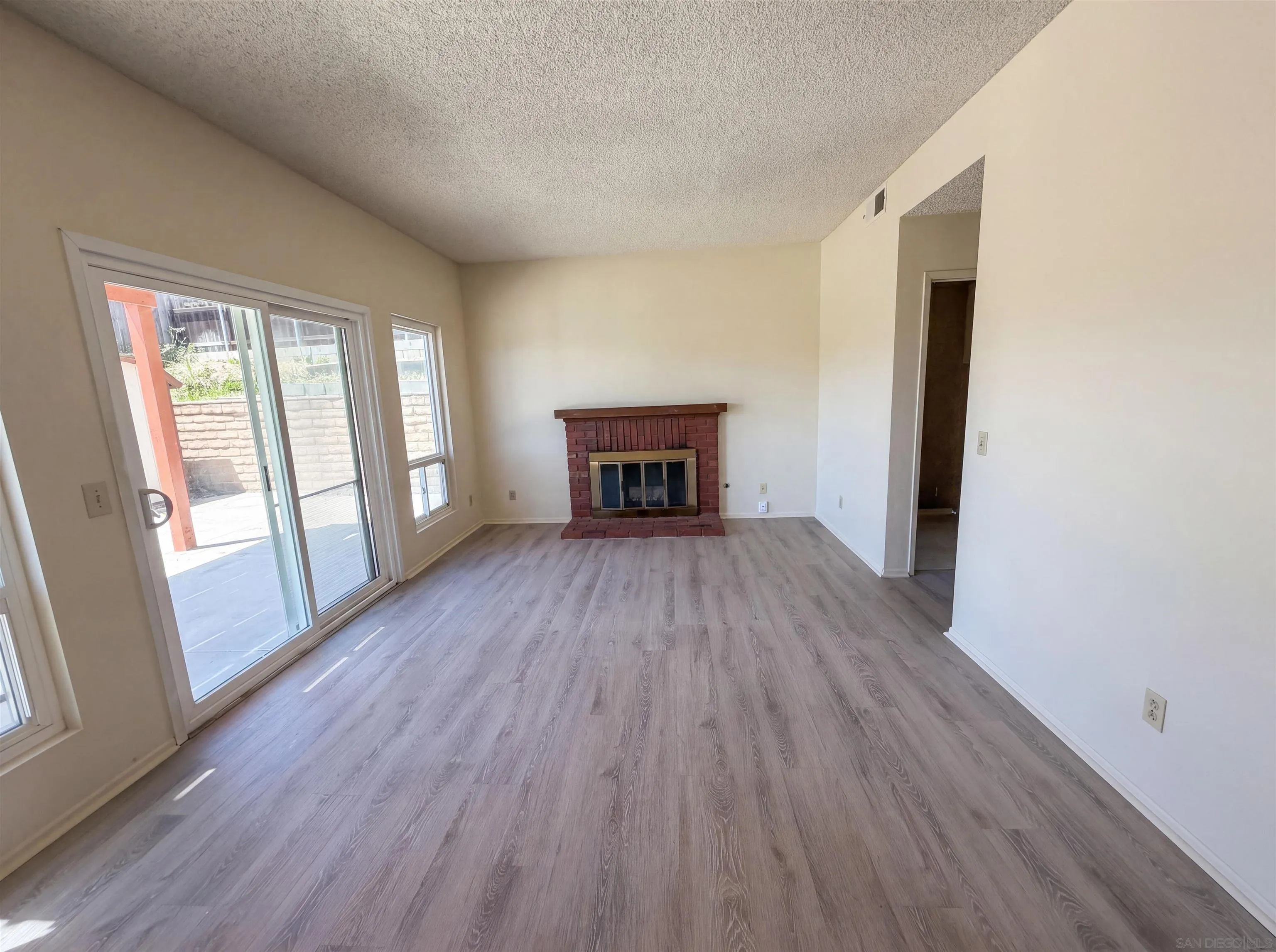 https://cdn.realtyfeed.com/cdn/127/260011210/37189729ff2cd397bd2544ba2c2e8b6b.webp