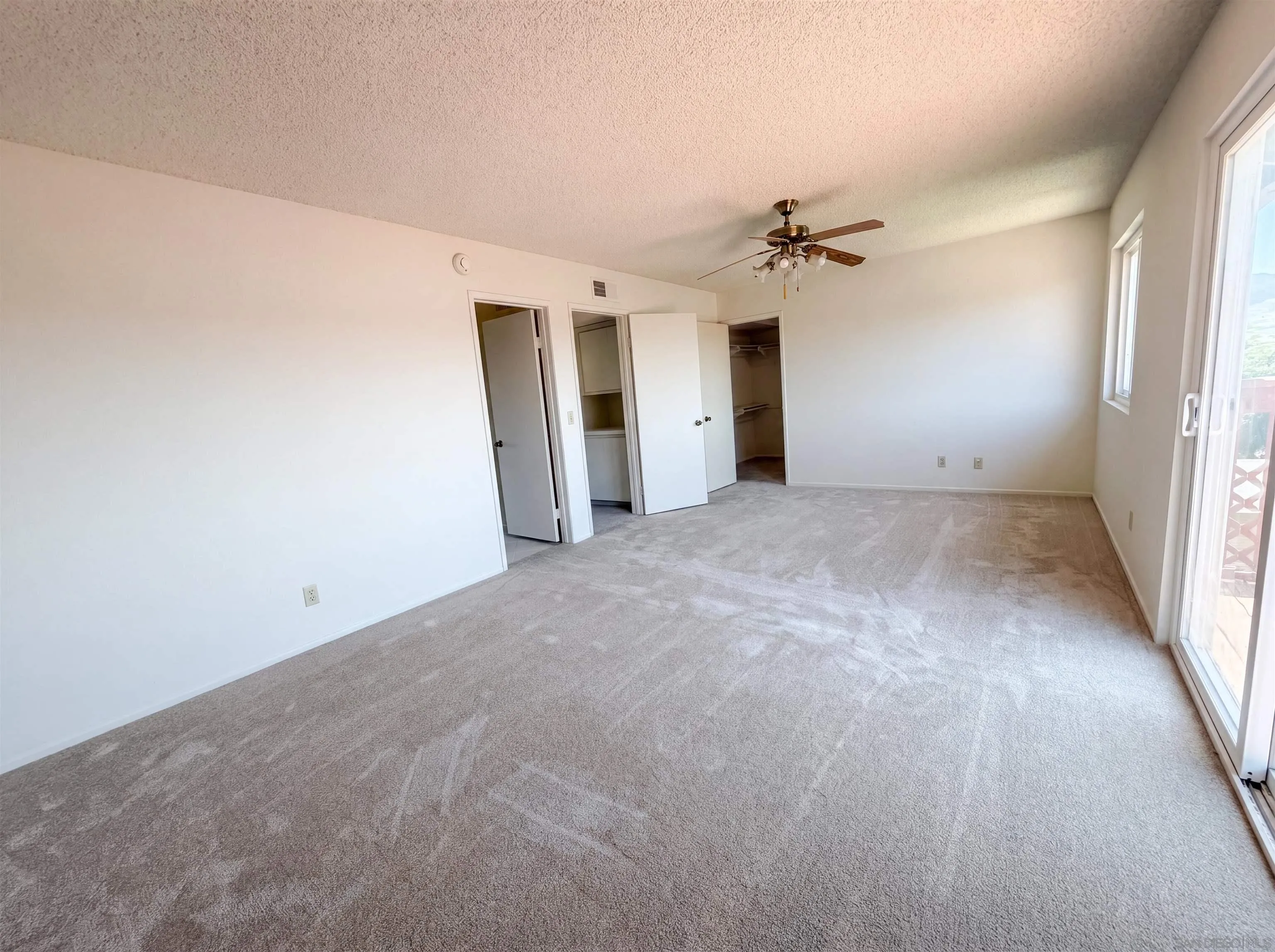 https://cdn.realtyfeed.com/cdn/127/260011210/ae0b71acd2f8c3b4974cb2de04d47aff.webp