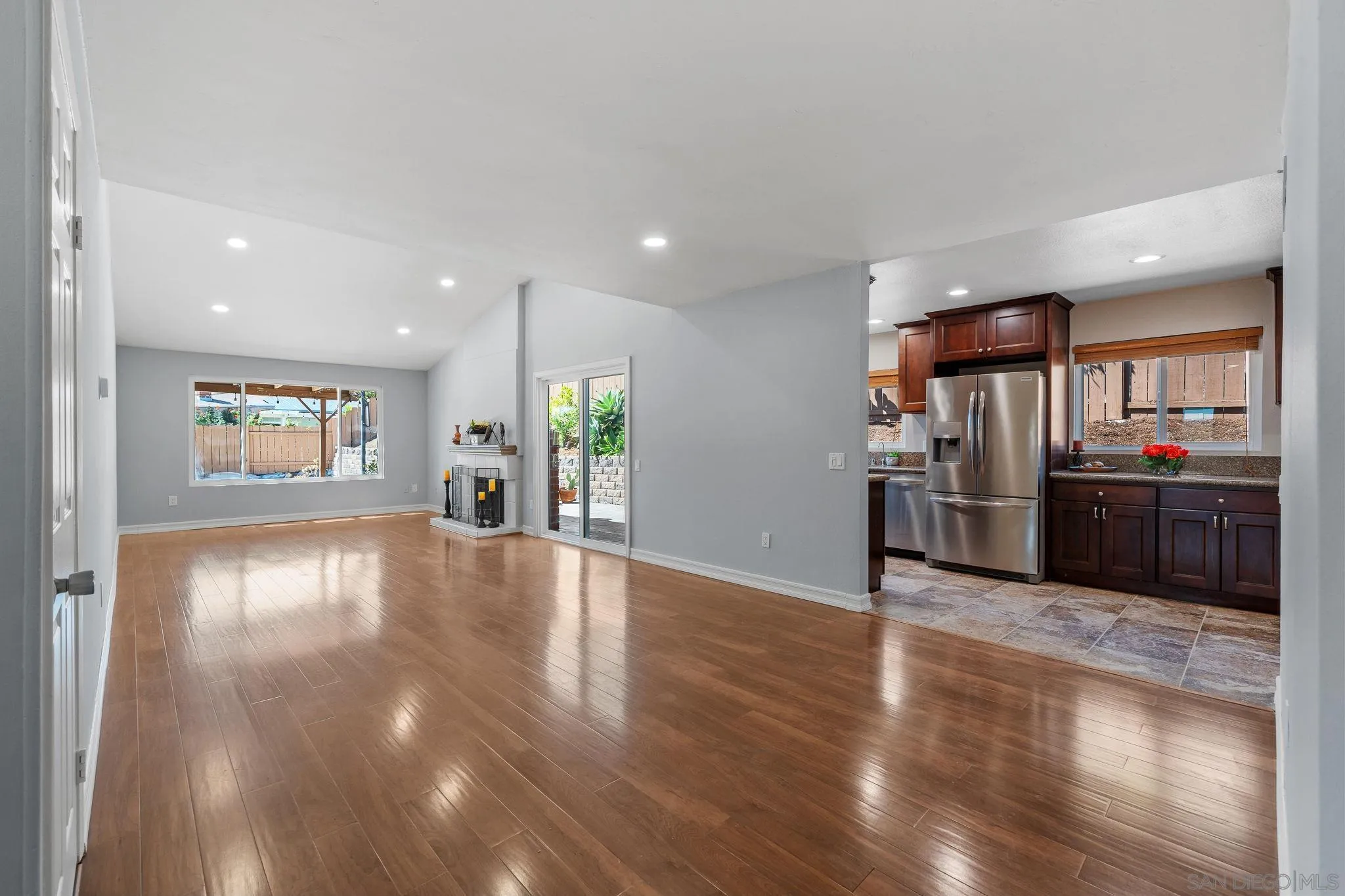 https://cdn.realtyfeed.com/cdn/127/260011211/2379925c754993d9297af47dfb973a10.webp