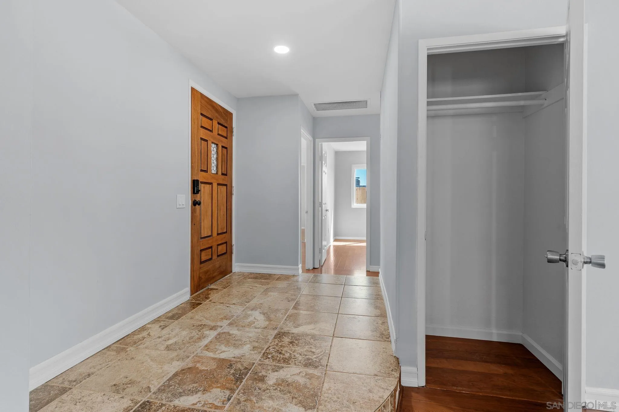 https://cdn.realtyfeed.com/cdn/127/260011211/496e9b2793c986c01640497b43b071b3.webp