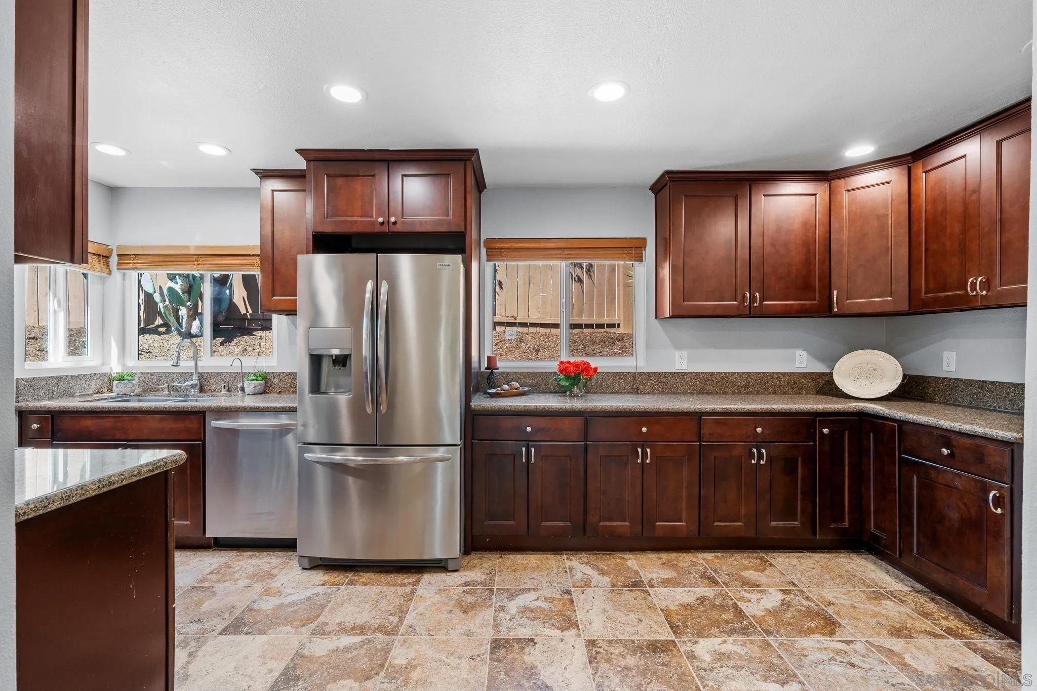 https://cdn.realtyfeed.com/cdn/127/260011211/4ed3808be199dc321a321e0b225acc69.webp
