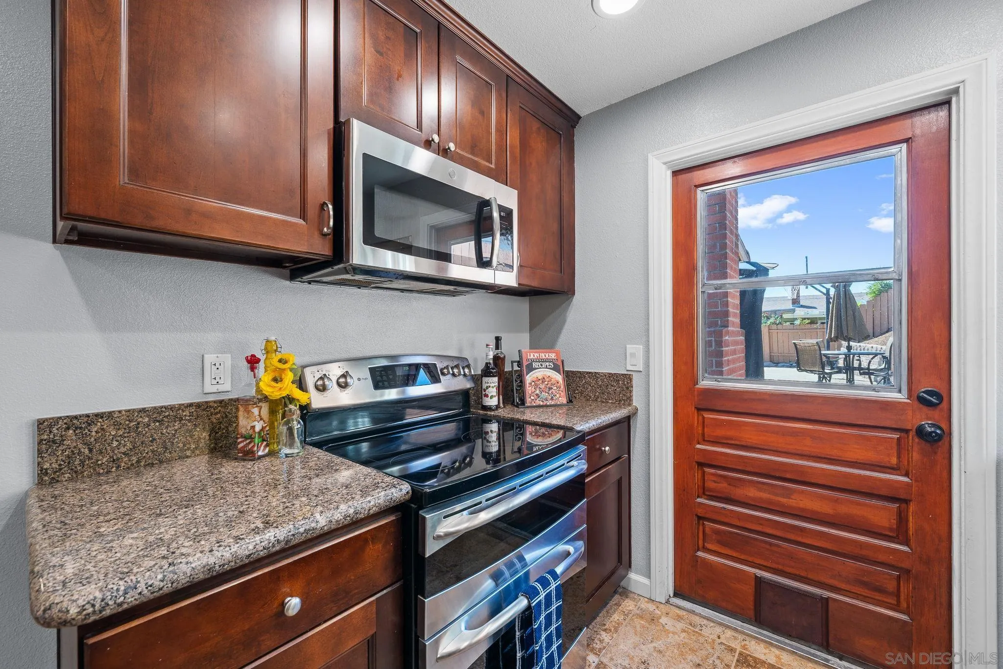 https://cdn.realtyfeed.com/cdn/127/260011211/50de2d75f74853254ee990fa55381625.webp