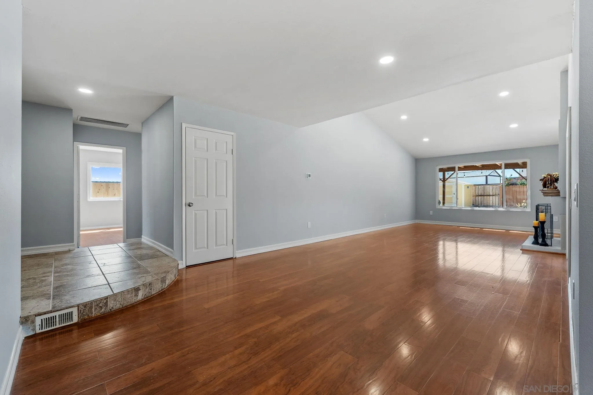 https://cdn.realtyfeed.com/cdn/127/260011211/f76e1d801d98754306eb62191761e11f.webp