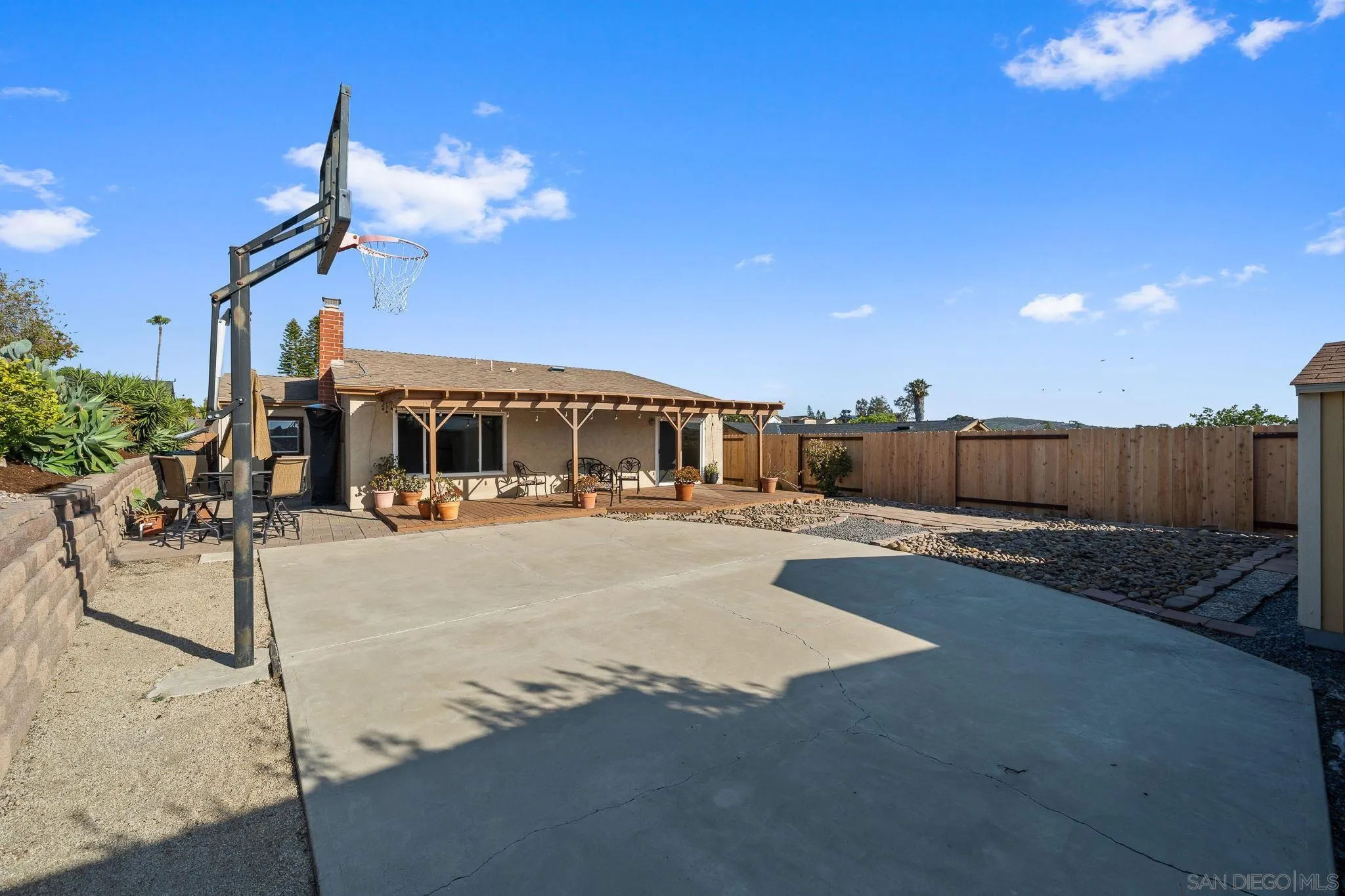 https://cdn.realtyfeed.com/cdn/127/260011211/feeb3579b0e76dc307a651026a76c589.webp