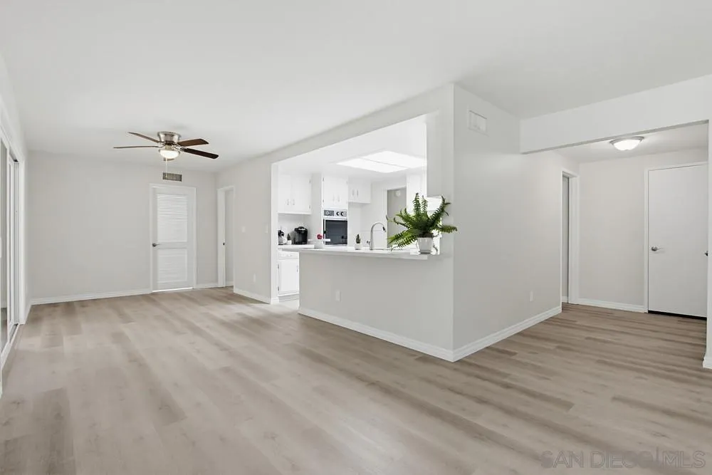 Photo #5: 260011214 Listing: Photo #5