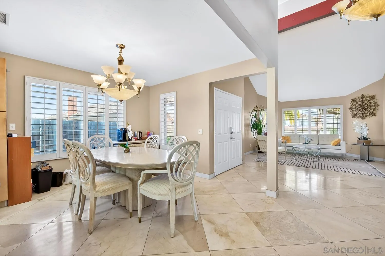 https://cdn.realtyfeed.com/cdn/127/260011215/0c4ebca02aff8b1080dd94ec01ac5787.webp