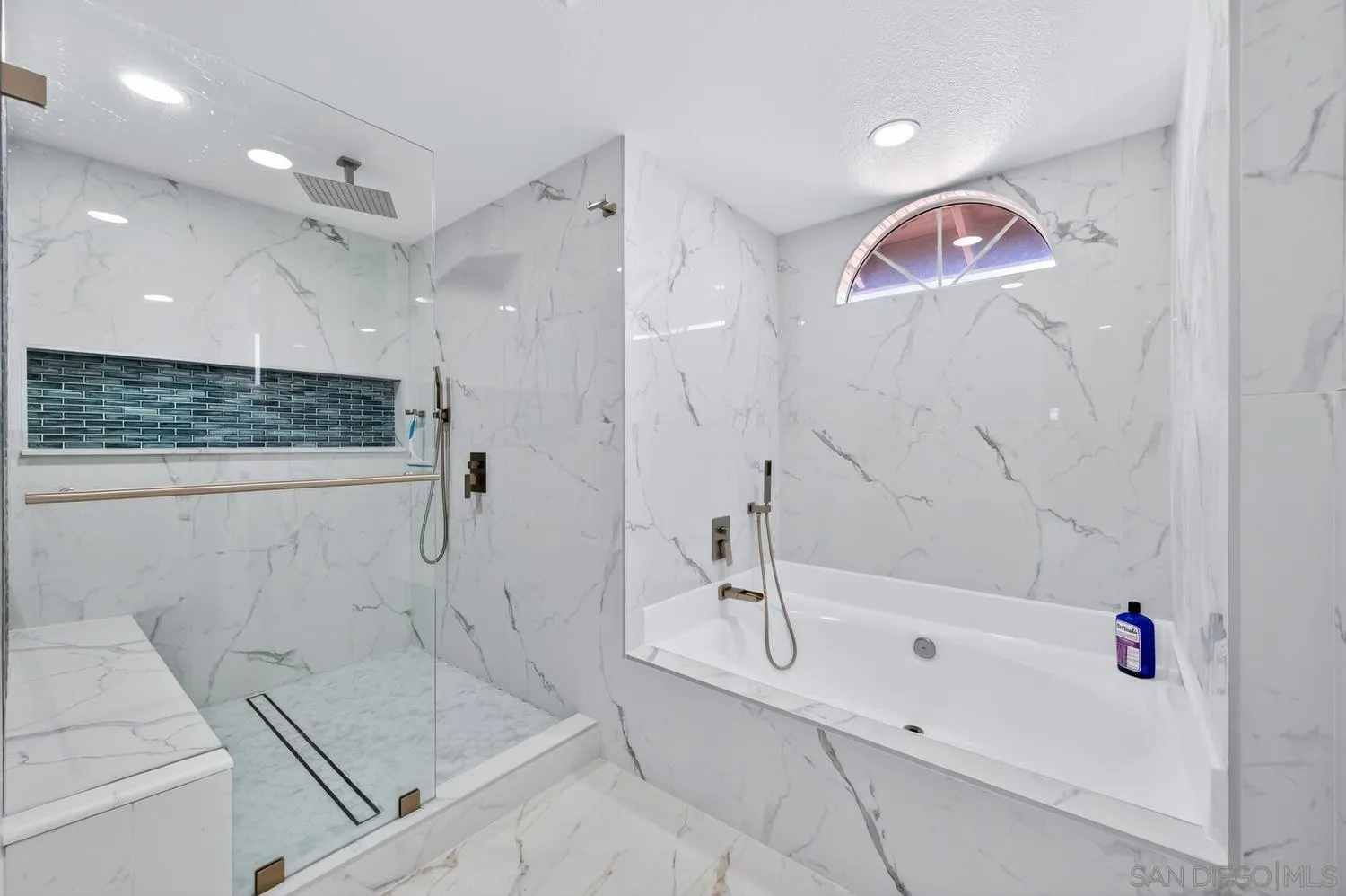 https://cdn.realtyfeed.com/cdn/127/260011215/150b7efecbfbec212765d89f2a805423.webp