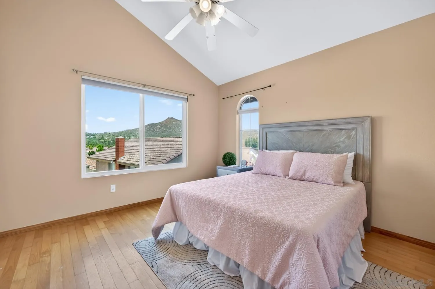 https://cdn.realtyfeed.com/cdn/127/260011215/25d8e5ab04cf0b1ac169a6f32f73a5e6.webp