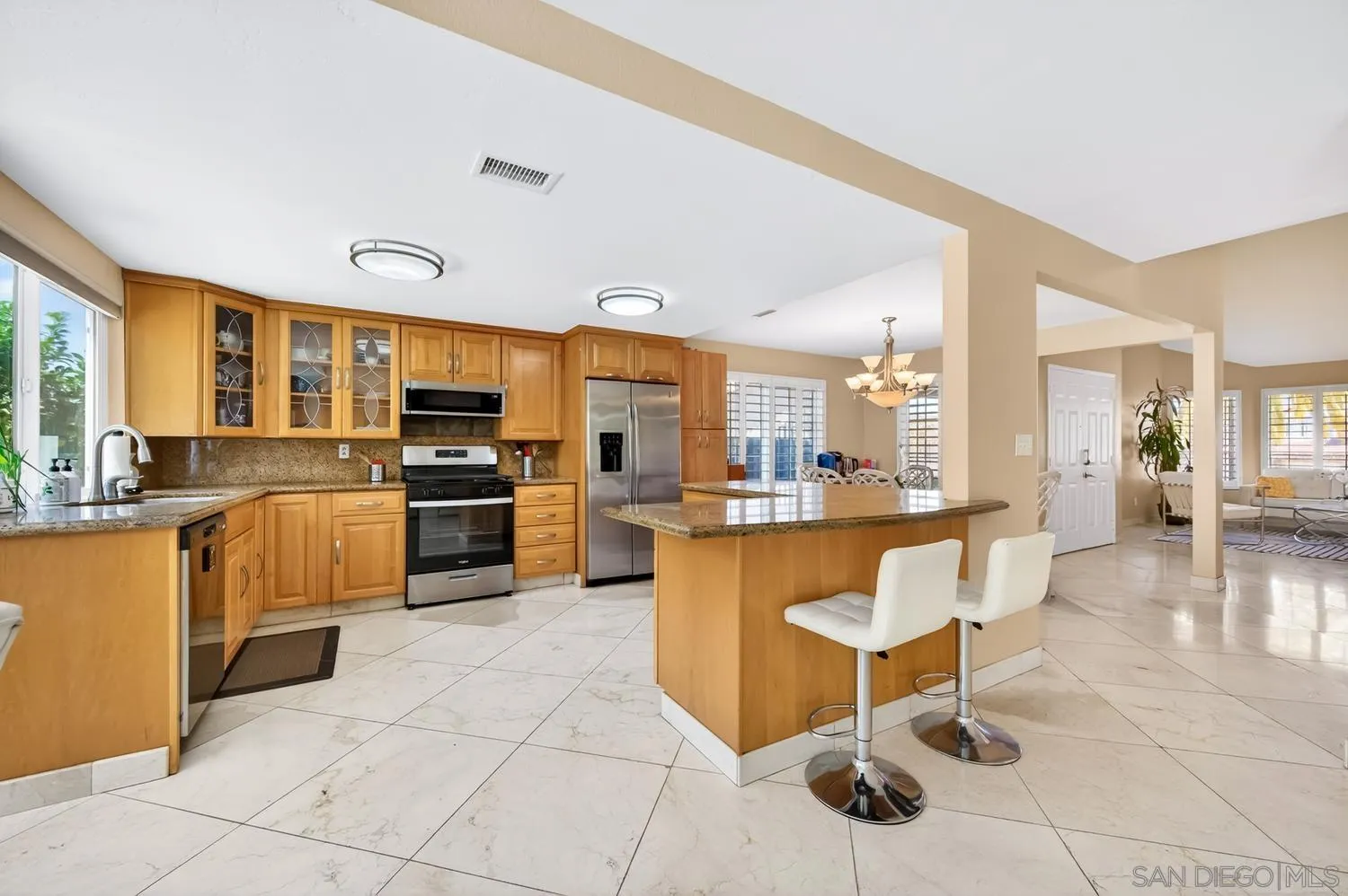 https://cdn.realtyfeed.com/cdn/127/260011215/2d17ba61f81ad87b4a580e89af661894.webp