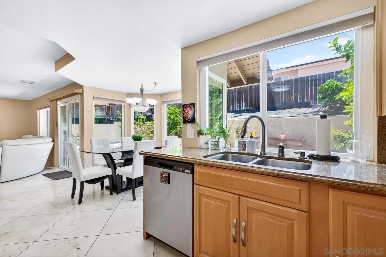 https://cdn.realtyfeed.com/cdn/127/260011215/2ede142c40e47073511e1e89d1b83327.webp