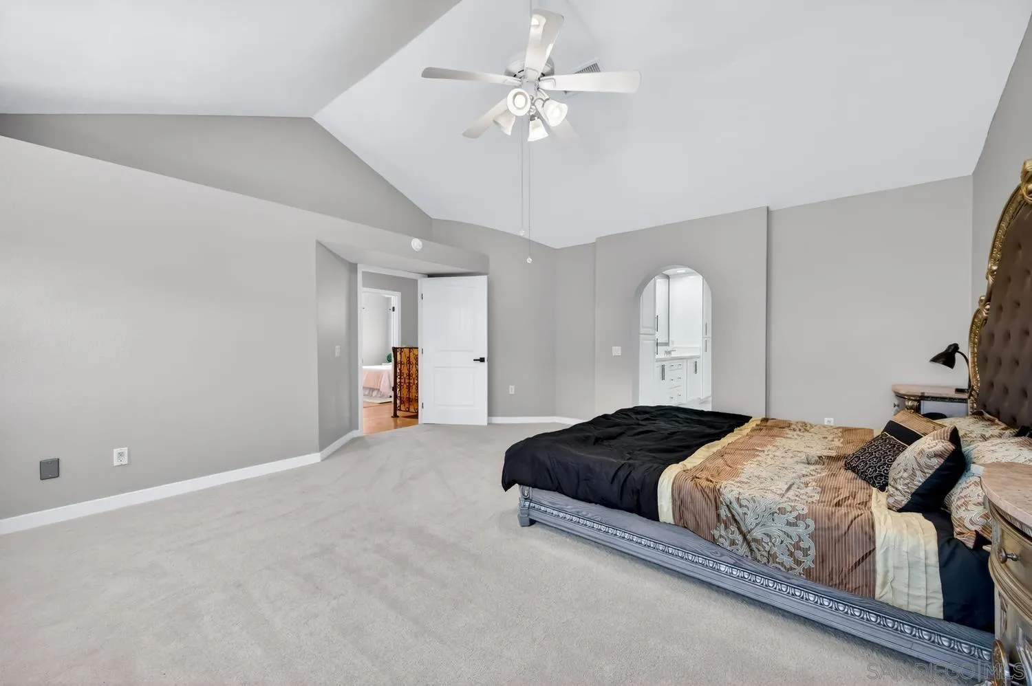 https://cdn.realtyfeed.com/cdn/127/260011215/2f1c02e5002456aec507c6af12c5efd3.webp
