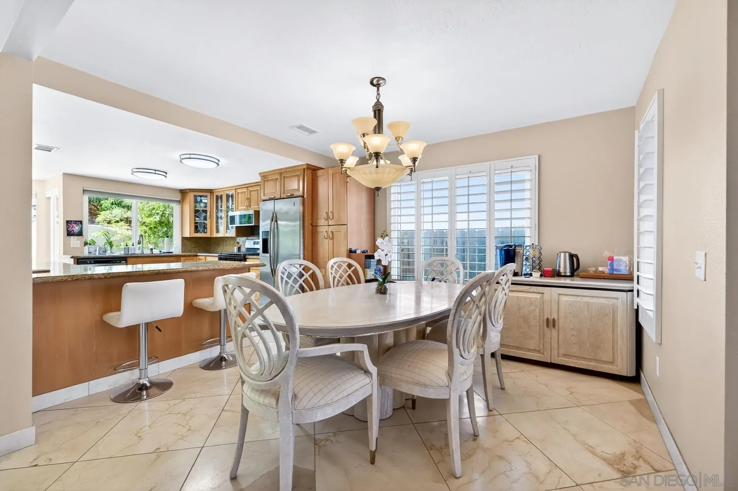 https://cdn.realtyfeed.com/cdn/127/260011215/3e5b6d6ca2f9913214d2c1f7bcccddce.webp
