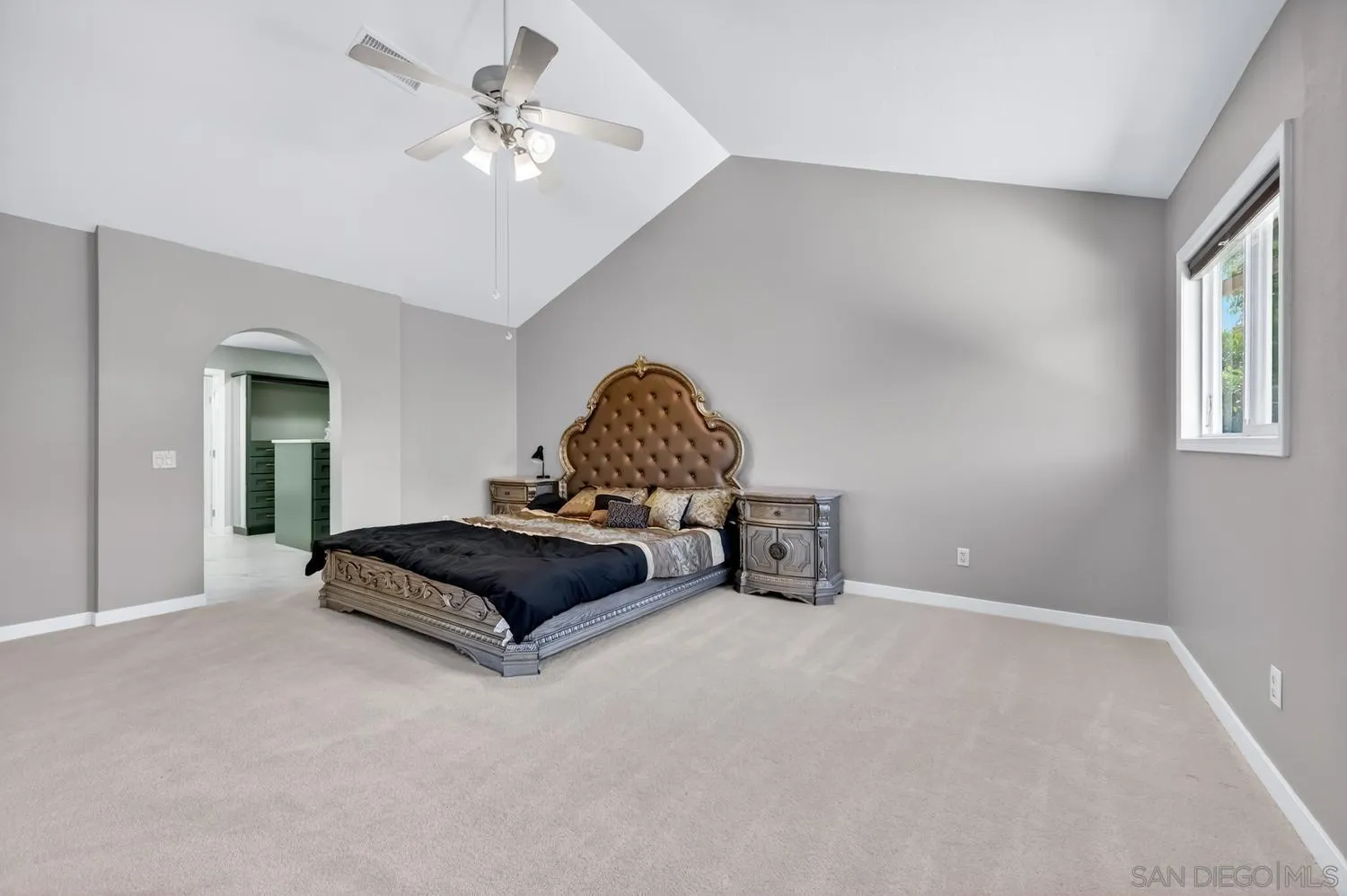 https://cdn.realtyfeed.com/cdn/127/260011215/671a190e069839b5d5896a09ee9dc276.webp