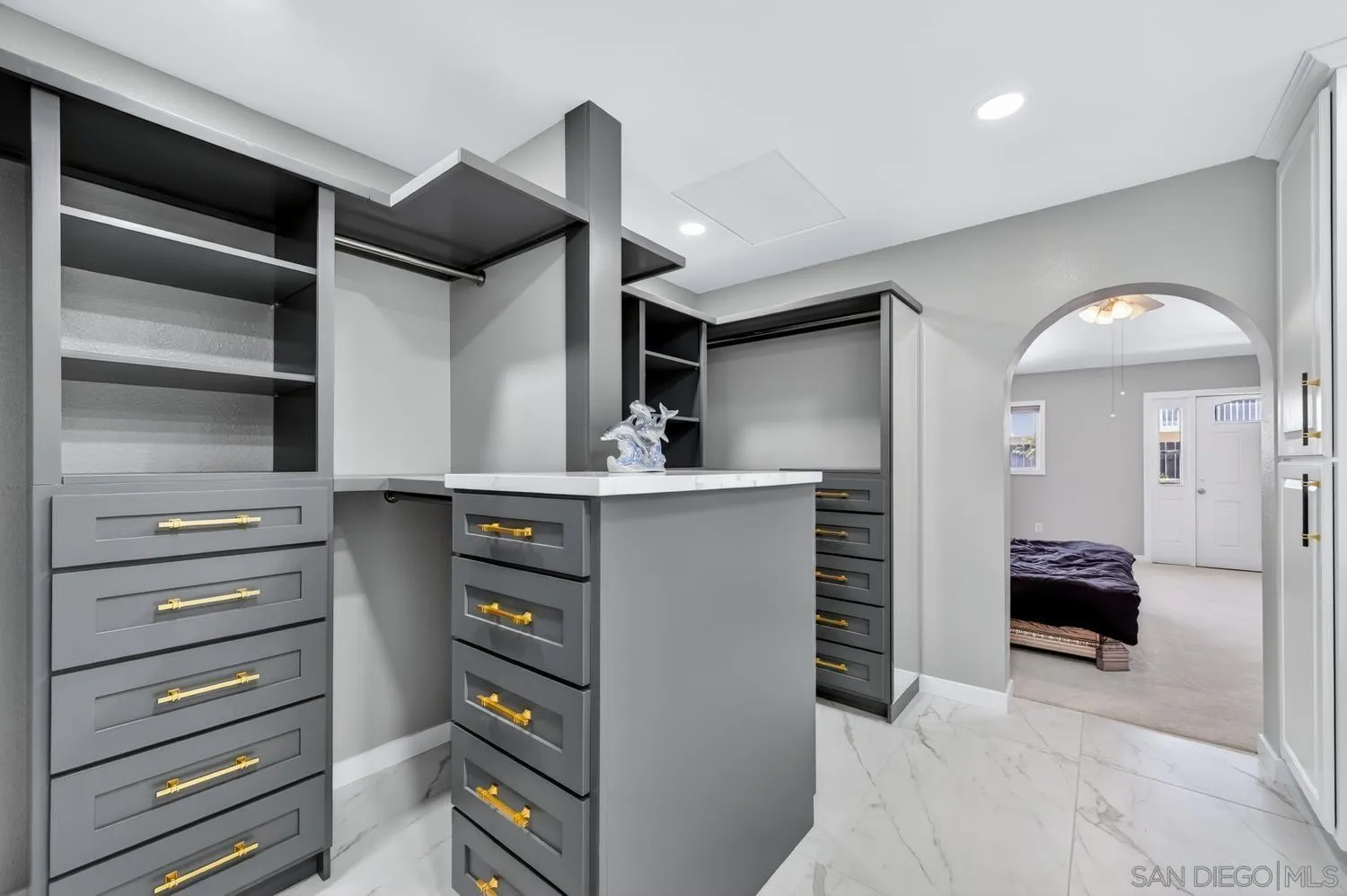 https://cdn.realtyfeed.com/cdn/127/260011215/67d94bc62602a3c9fc4fc39147b42b50.webp