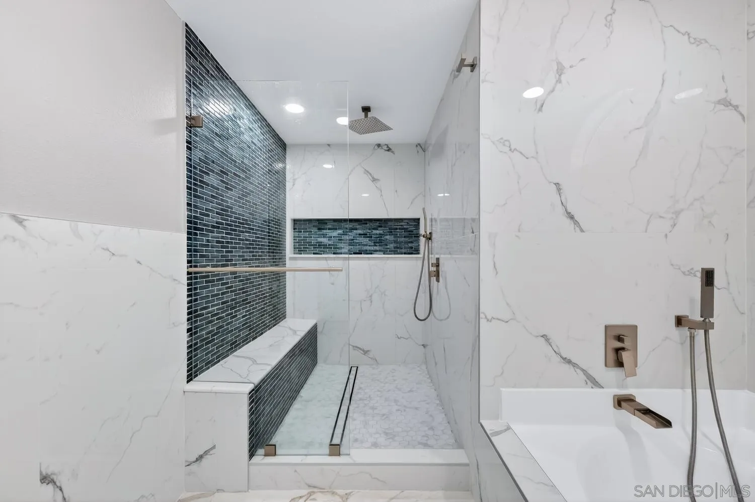 https://cdn.realtyfeed.com/cdn/127/260011215/790094642d2c66a9c9d3e60d26eecda3.webp