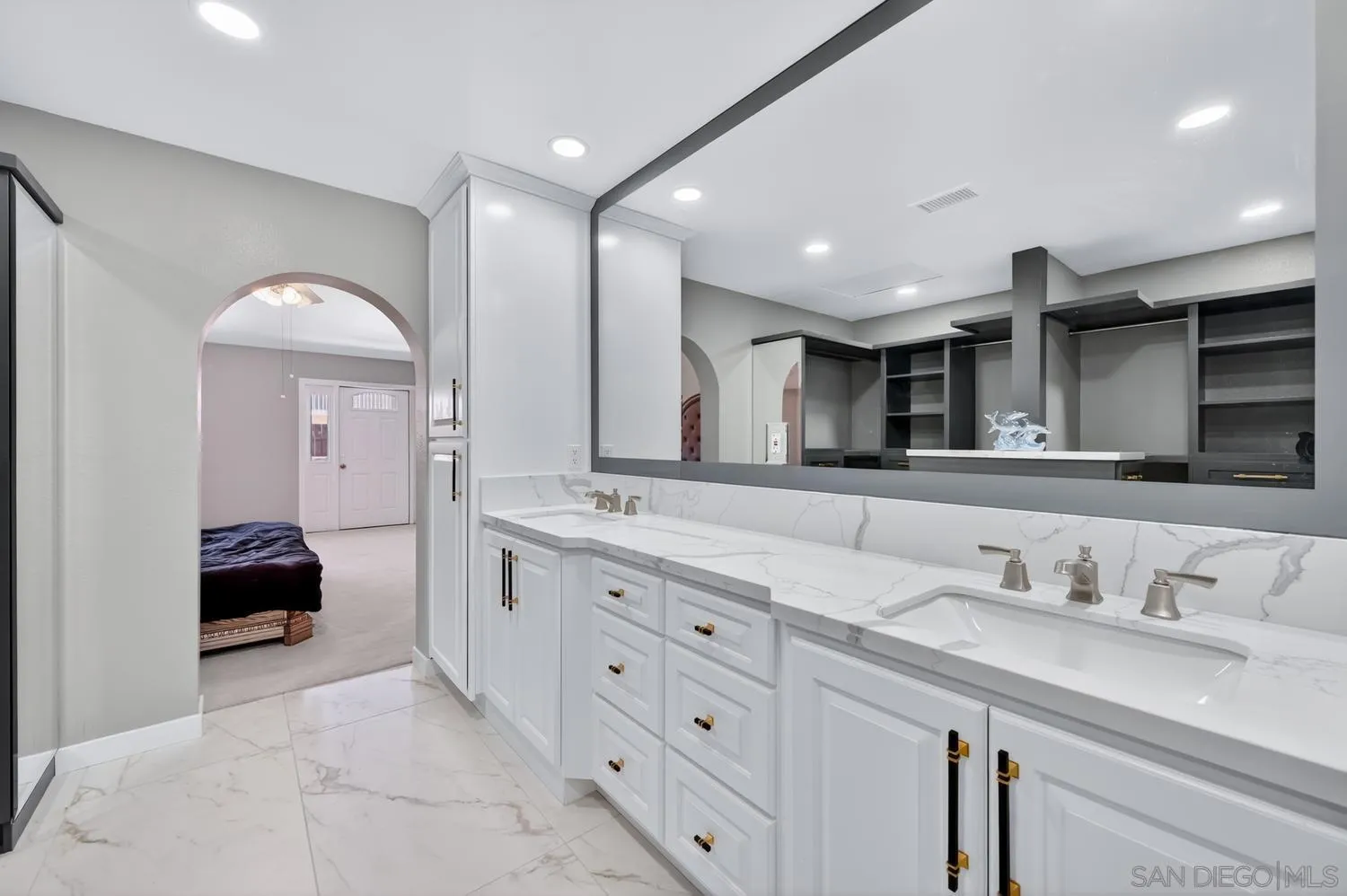 https://cdn.realtyfeed.com/cdn/127/260011215/99ac4164d1ac70008e1f3178e3d9f252.webp