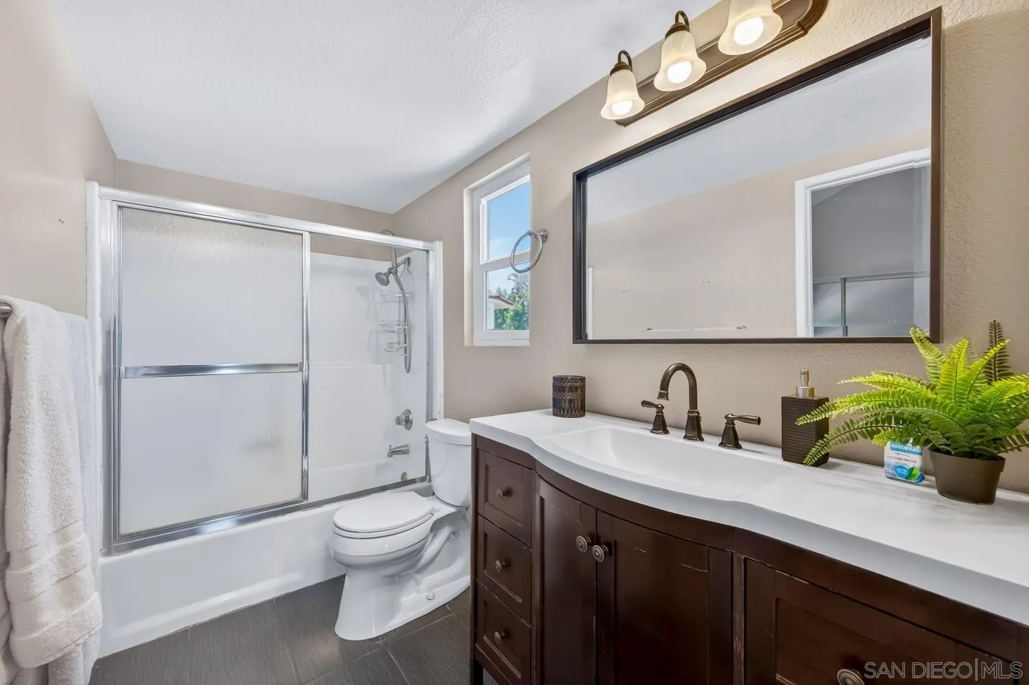 https://cdn.realtyfeed.com/cdn/127/260011215/9c65d8308716e50743cd17be8f6f98aa.webp