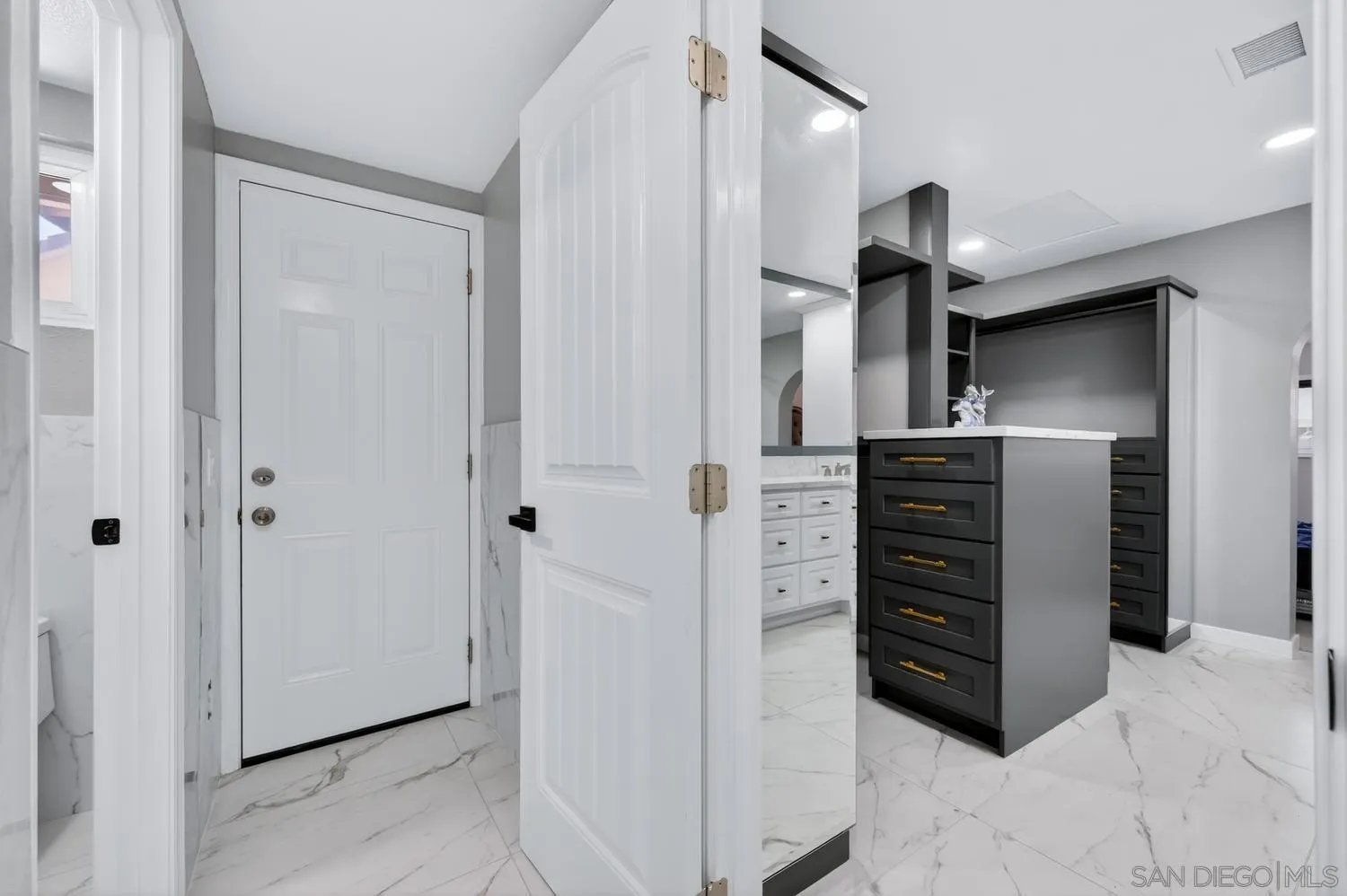 https://cdn.realtyfeed.com/cdn/127/260011215/a9ce98b896868a99a28fe10a7c9d5bf7.webp