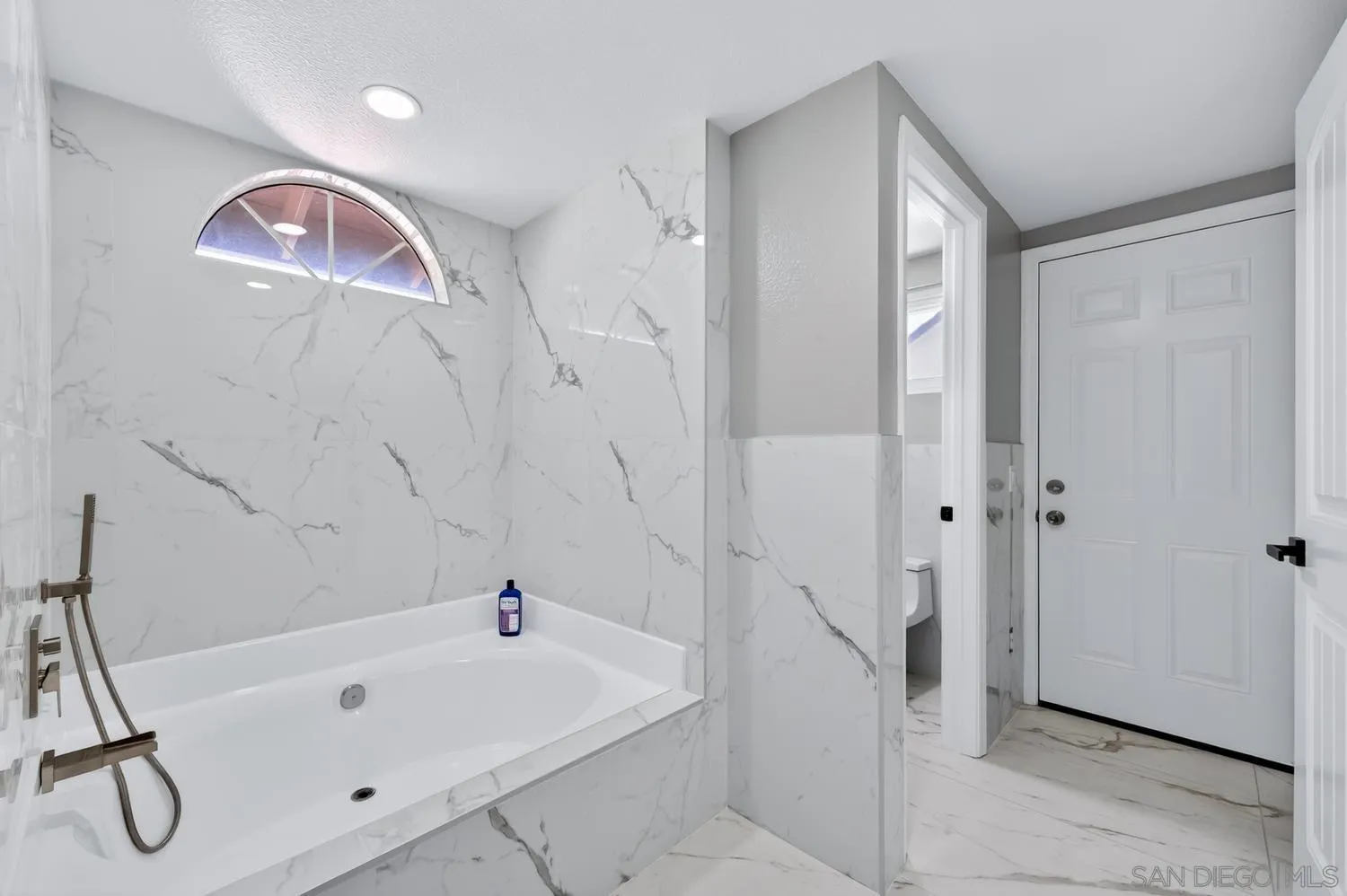 https://cdn.realtyfeed.com/cdn/127/260011215/b6e408861b9082b864fb10c2acb177b6.webp