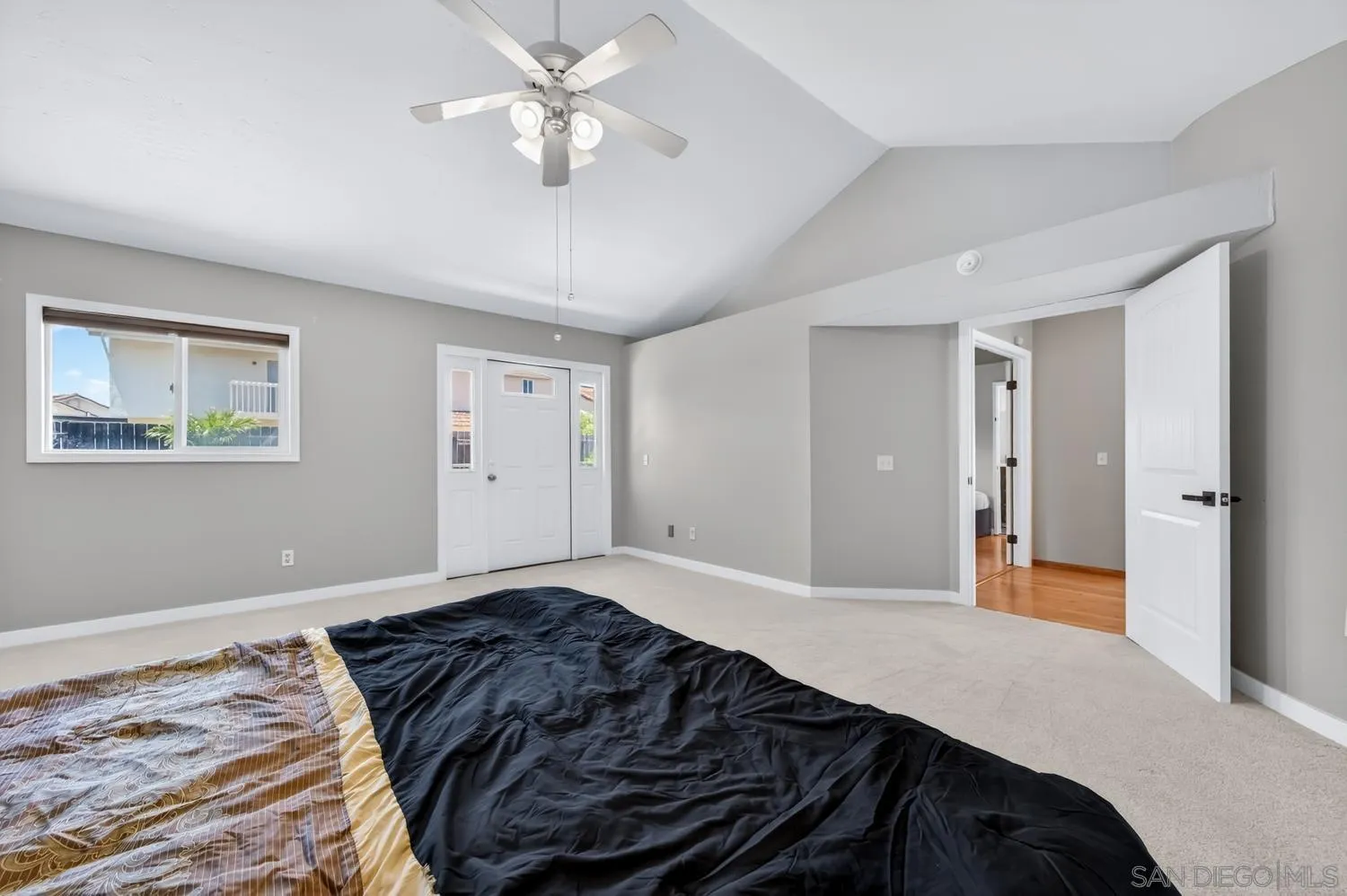 https://cdn.realtyfeed.com/cdn/127/260011215/e7bb5f87f0f76dd5eae327fc69c0c348.webp