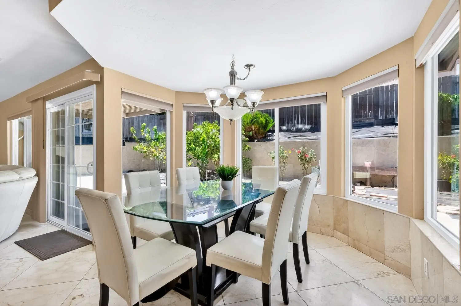https://cdn.realtyfeed.com/cdn/127/260011215/f8dbb77e457192193261bf00c7a3c1f3.webp