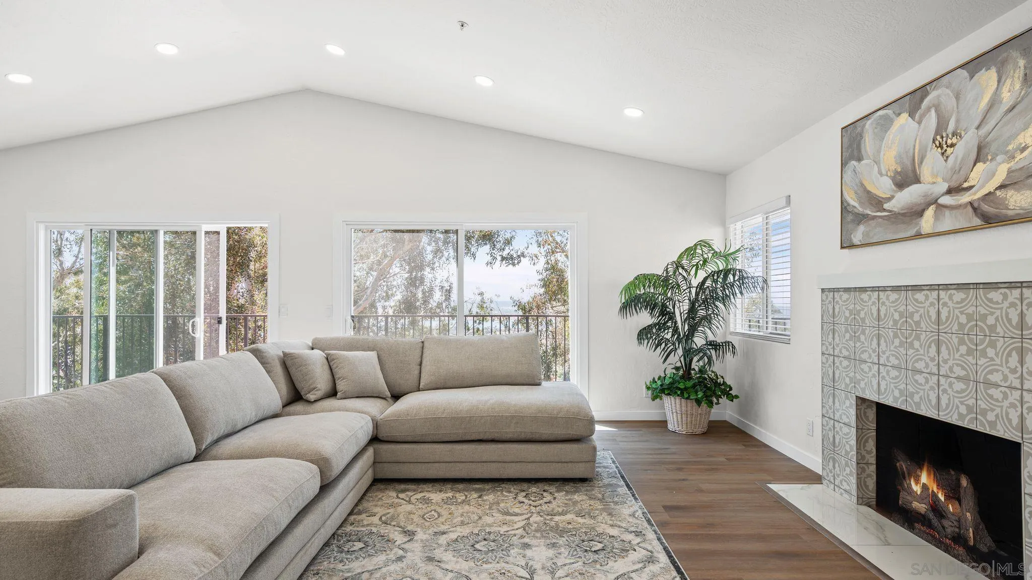 https://cdn.realtyfeed.com/cdn/127/260011216/5a6eeb60ea9299c448095040374eea98.webp