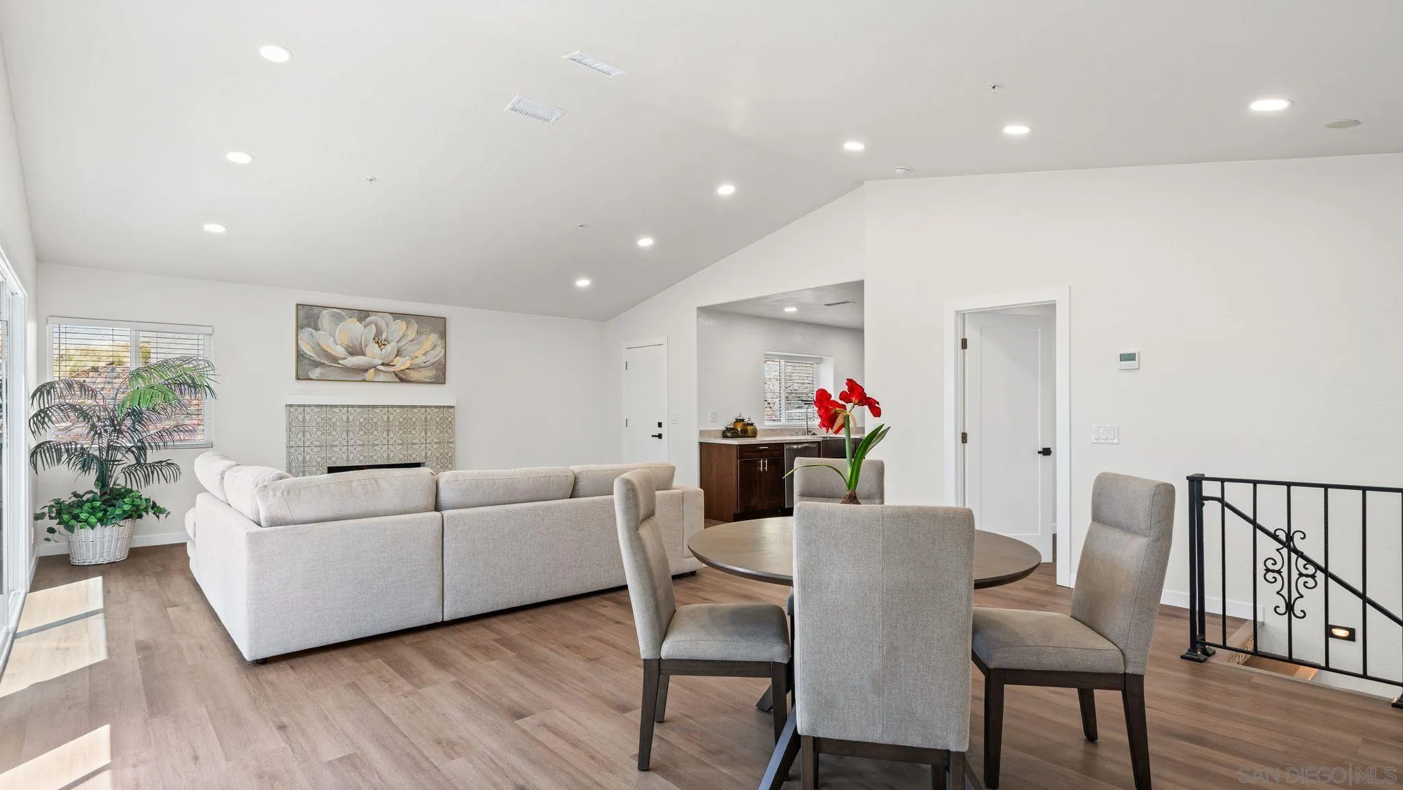 https://cdn.realtyfeed.com/cdn/127/260011216/75b33d68568ce331c637e081a57cea32.webp