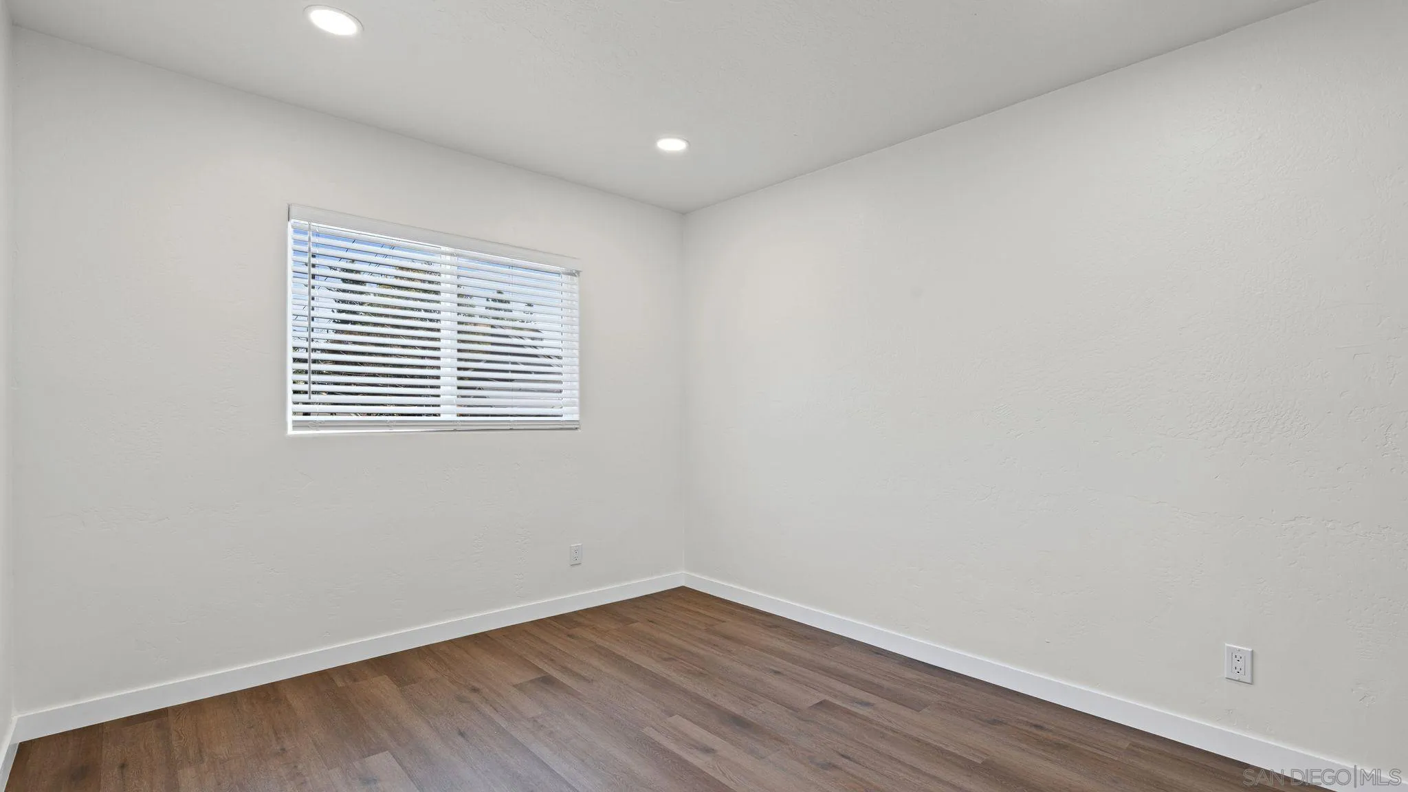 https://cdn.realtyfeed.com/cdn/127/260011216/864a42cc376ccfcf892dff1f9b96e665.webp