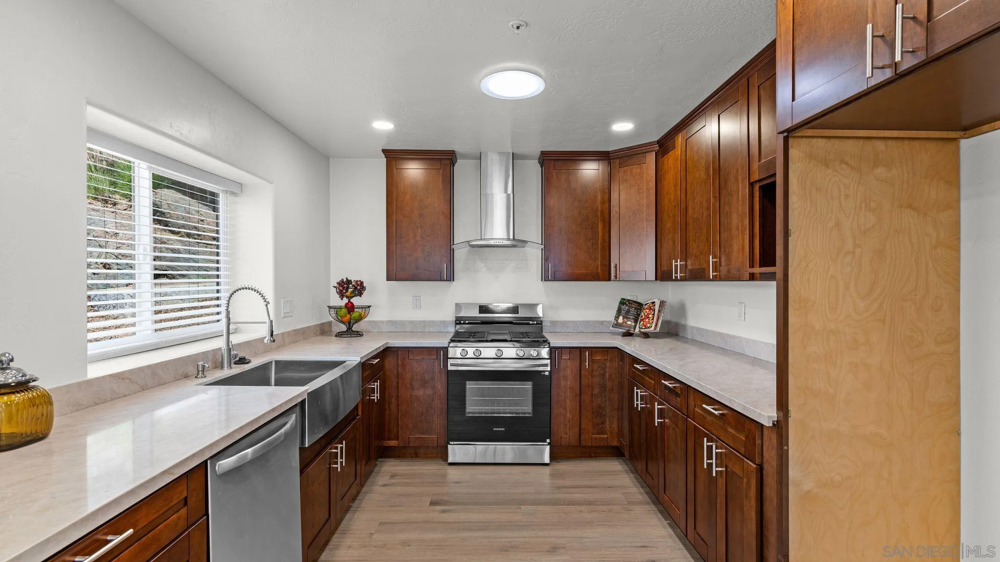 https://cdn.realtyfeed.com/cdn/127/260011216/a334c240450c41cfa262173a668f48db.webp