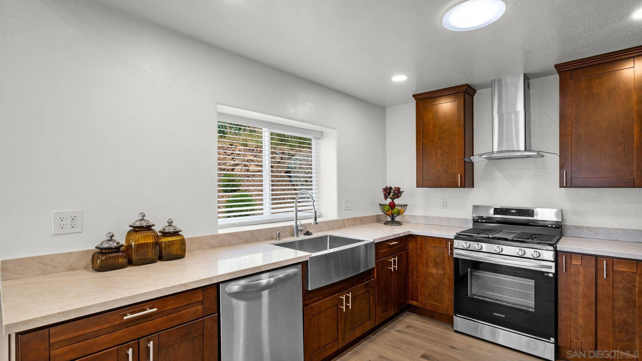https://cdn.realtyfeed.com/cdn/127/260011216/cc1c7e78f4f65d39829b9b669f095931.webp