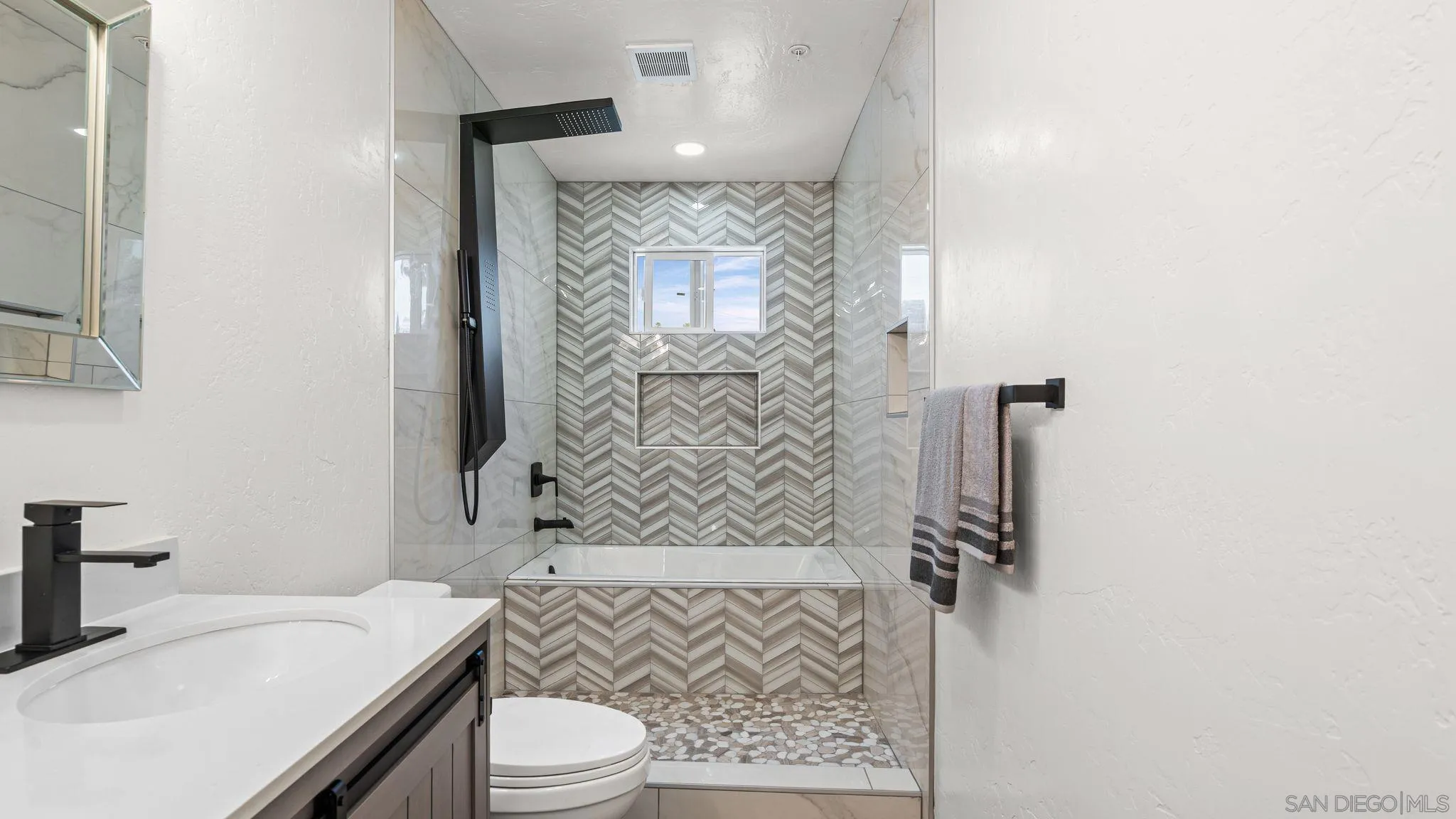 https://cdn.realtyfeed.com/cdn/127/260011216/f68f3106ce5eb942c002fb569c001a12.webp