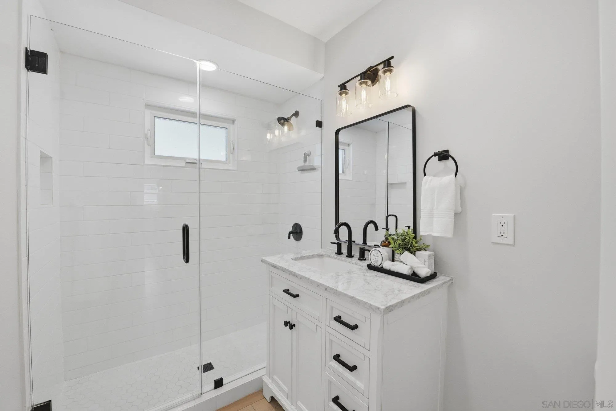 https://cdn.realtyfeed.com/cdn/127/260011219/229de1db78c4d5fea7fd997a43b37fff.webp