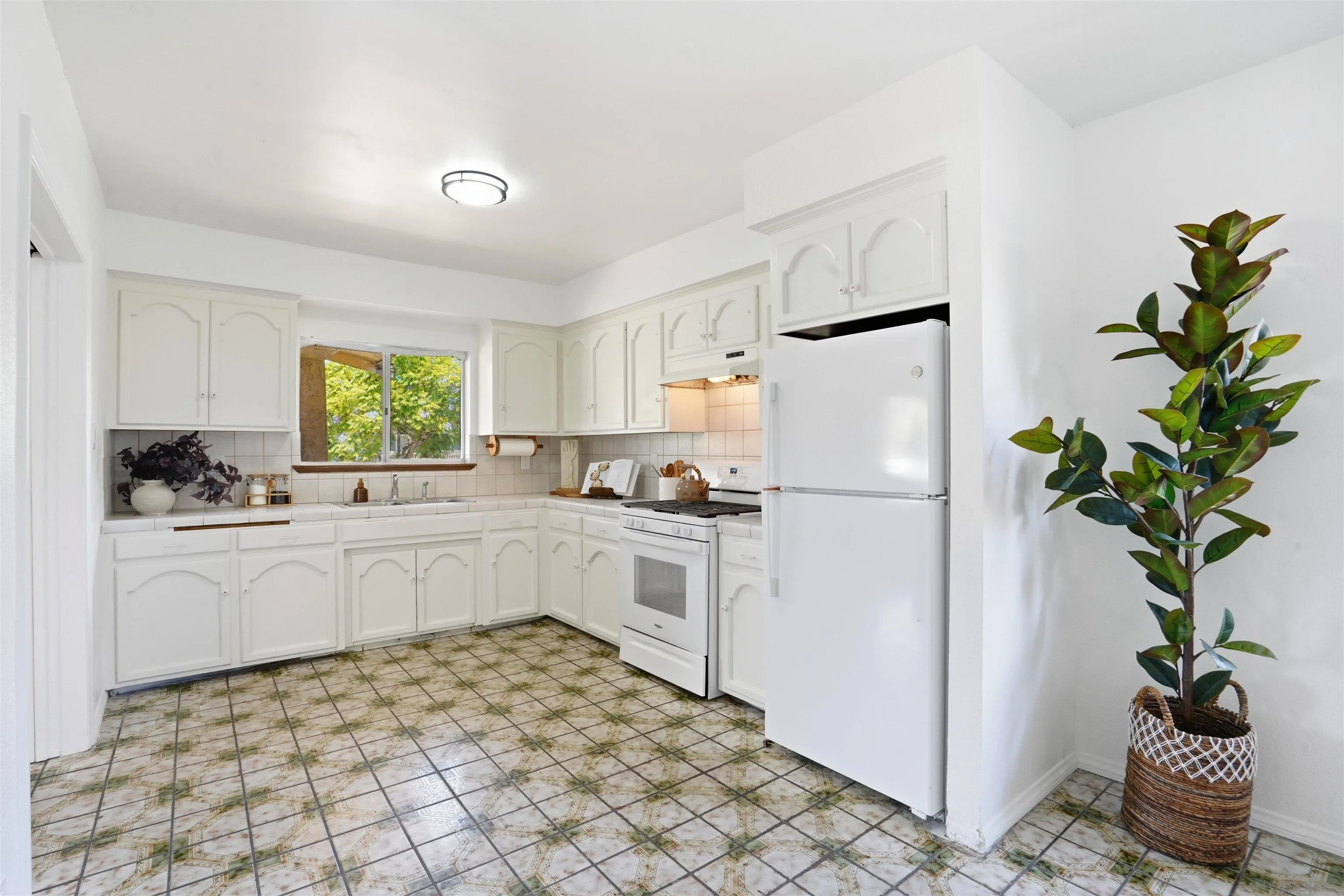 https://cdn.realtyfeed.com/cdn/127/260011222/30ce01b04441fa9be59390d60e49c515.webp