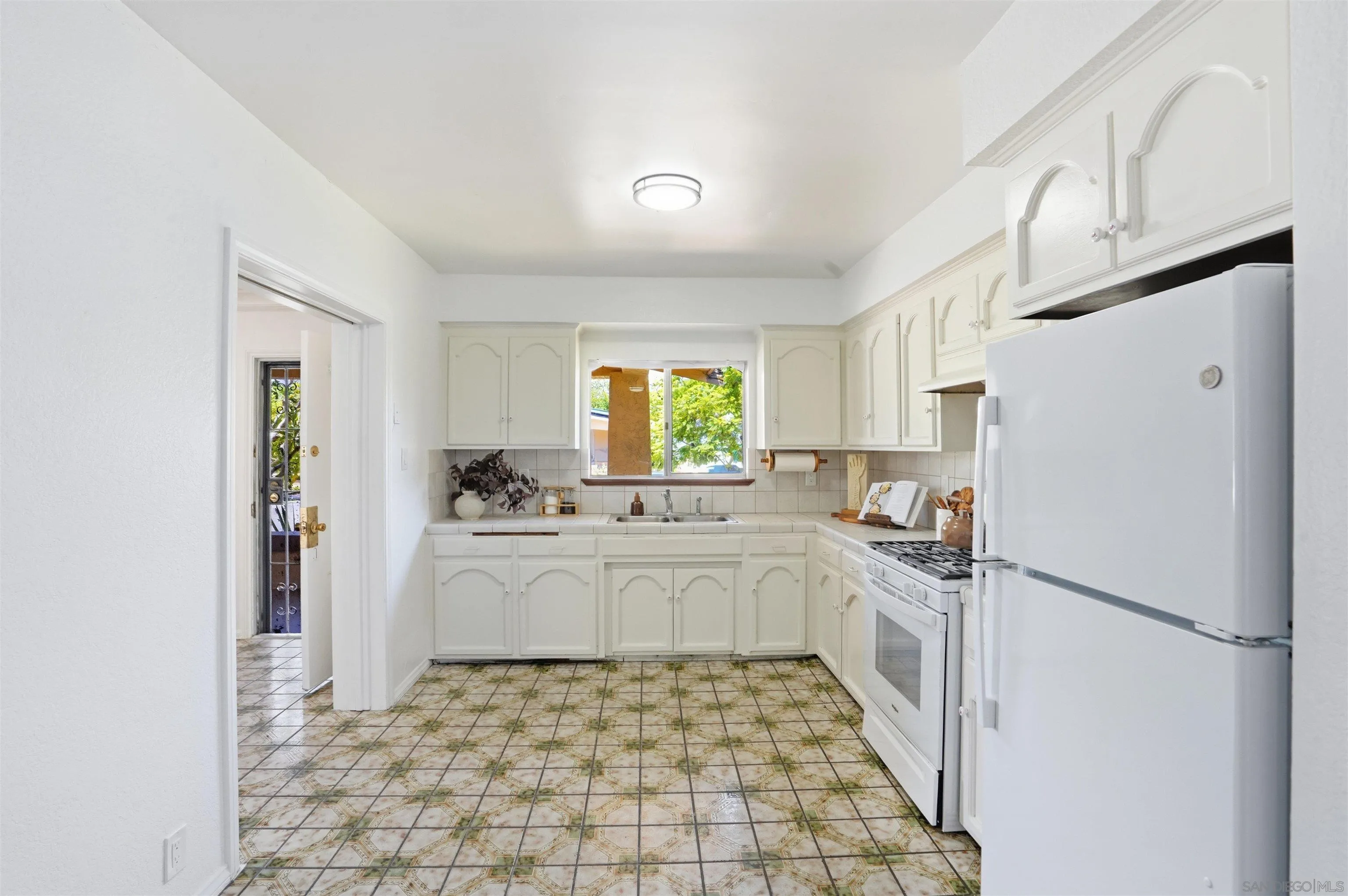 https://cdn.realtyfeed.com/cdn/127/260011222/42d9d88104cb90b595a2fb7d90e5c98d.webp