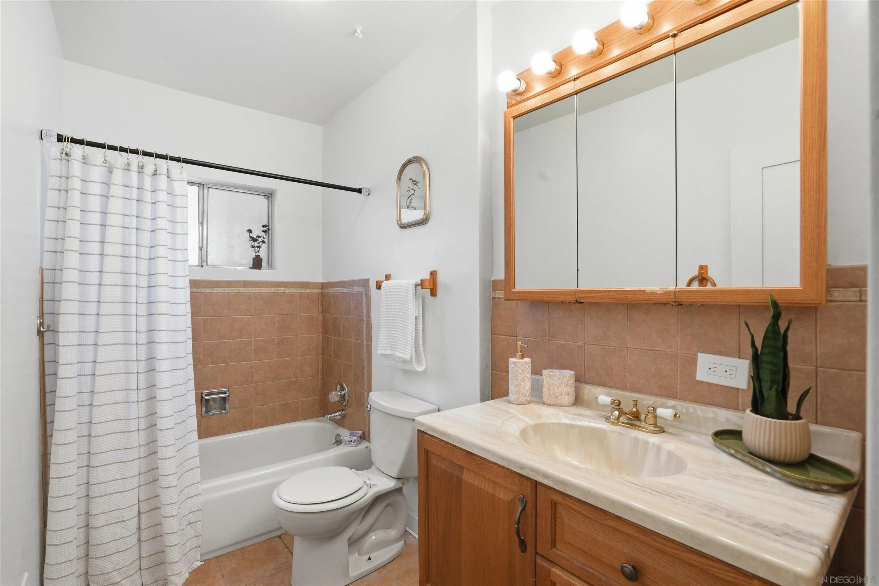https://cdn.realtyfeed.com/cdn/127/260011222/c03a6df6e54fa2a65c74cede1007ae43.webp