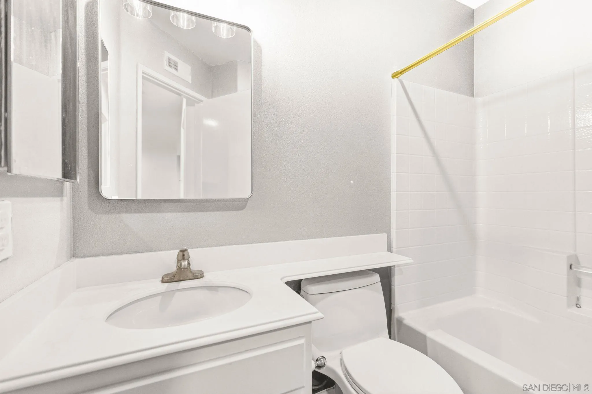 Photo #6: 260011226 Listing: Photo #6